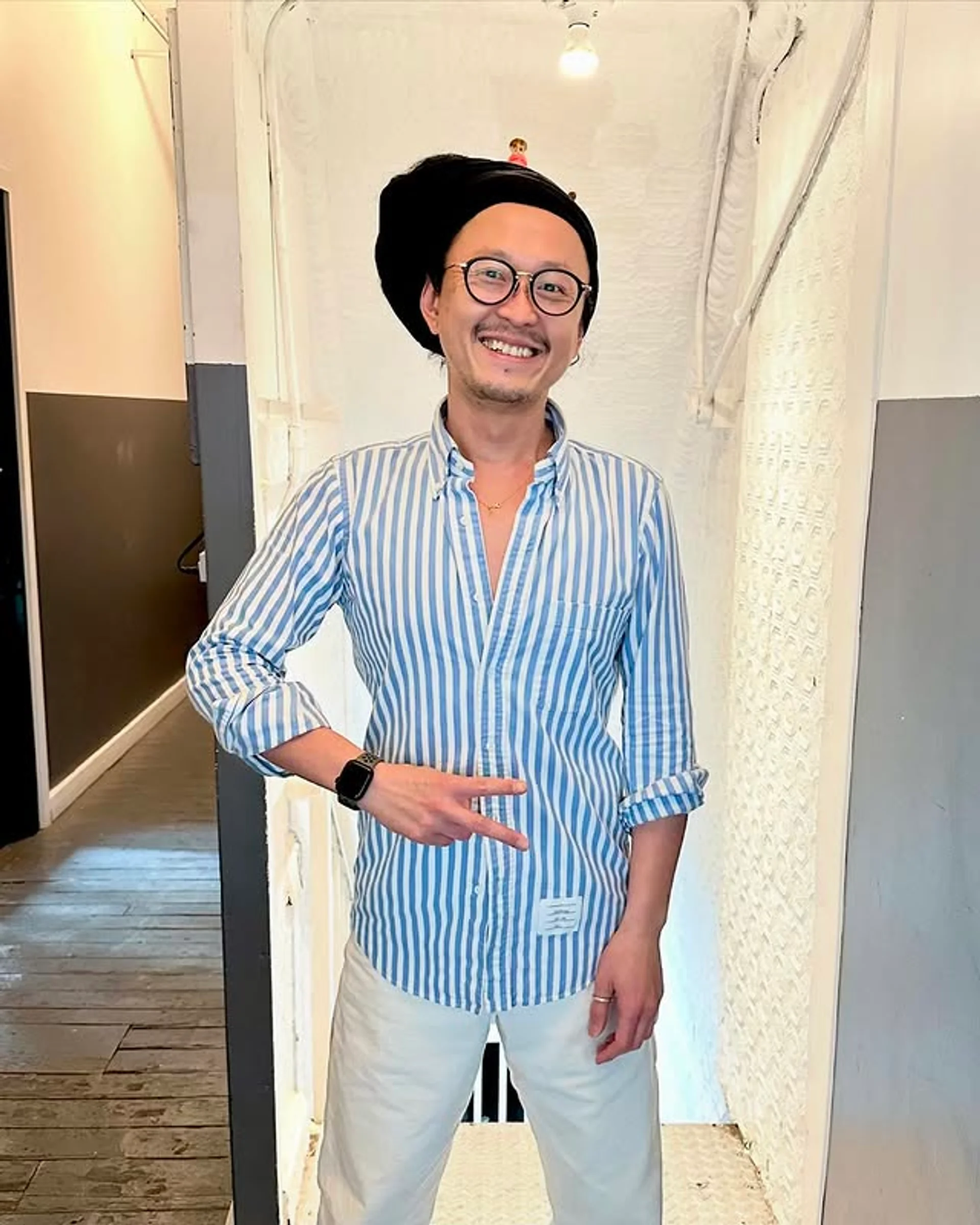 Textured Platinum Blonde Buzz Cut for a modern and edgy look - Preview 2