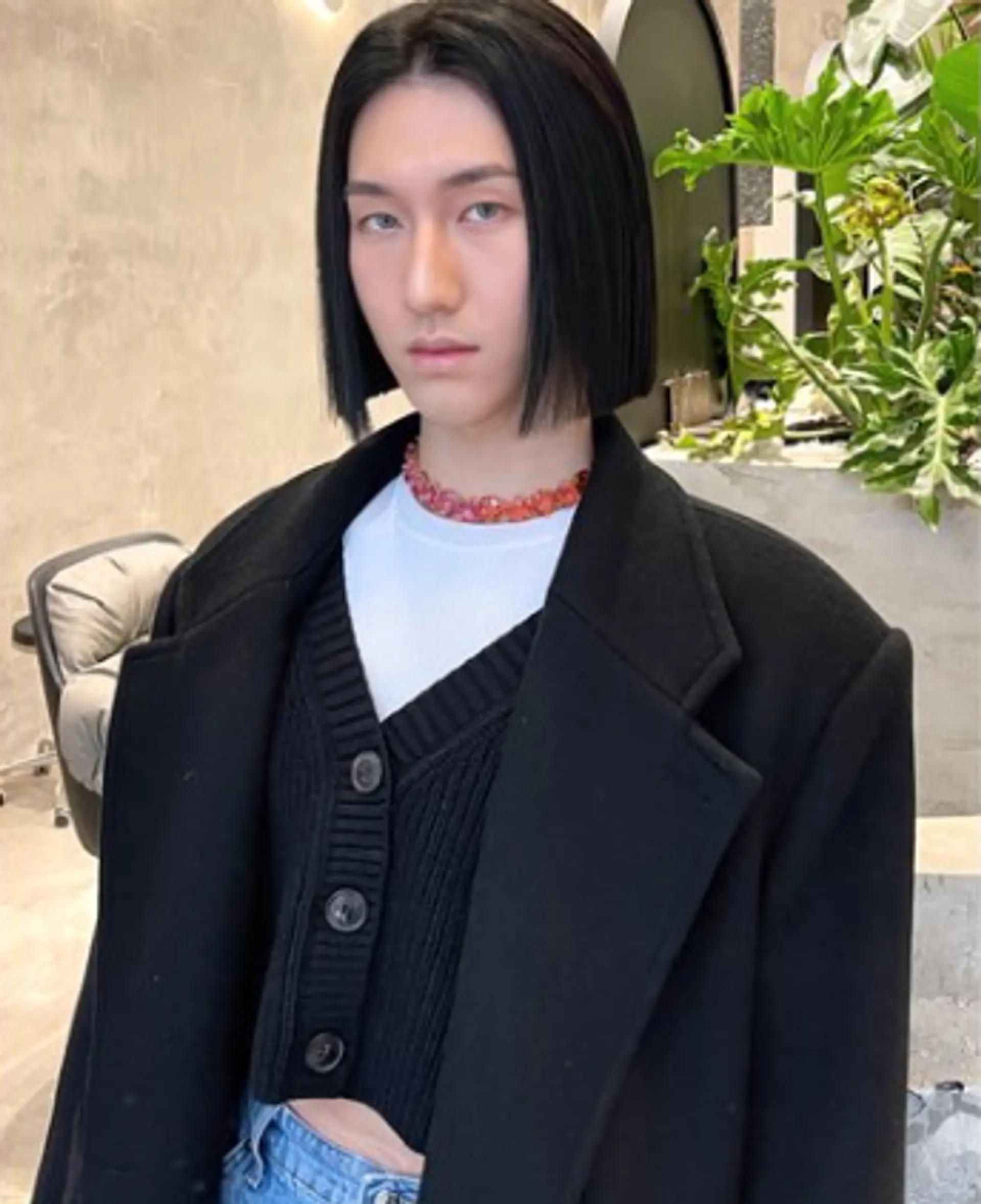 A sleek and straight medium-length bob, jet-black in color, with a precise cut ending just above the shoulders and a center parting for a sharp and sophisticated look.

(NonstopStyle: by Hiro) 1