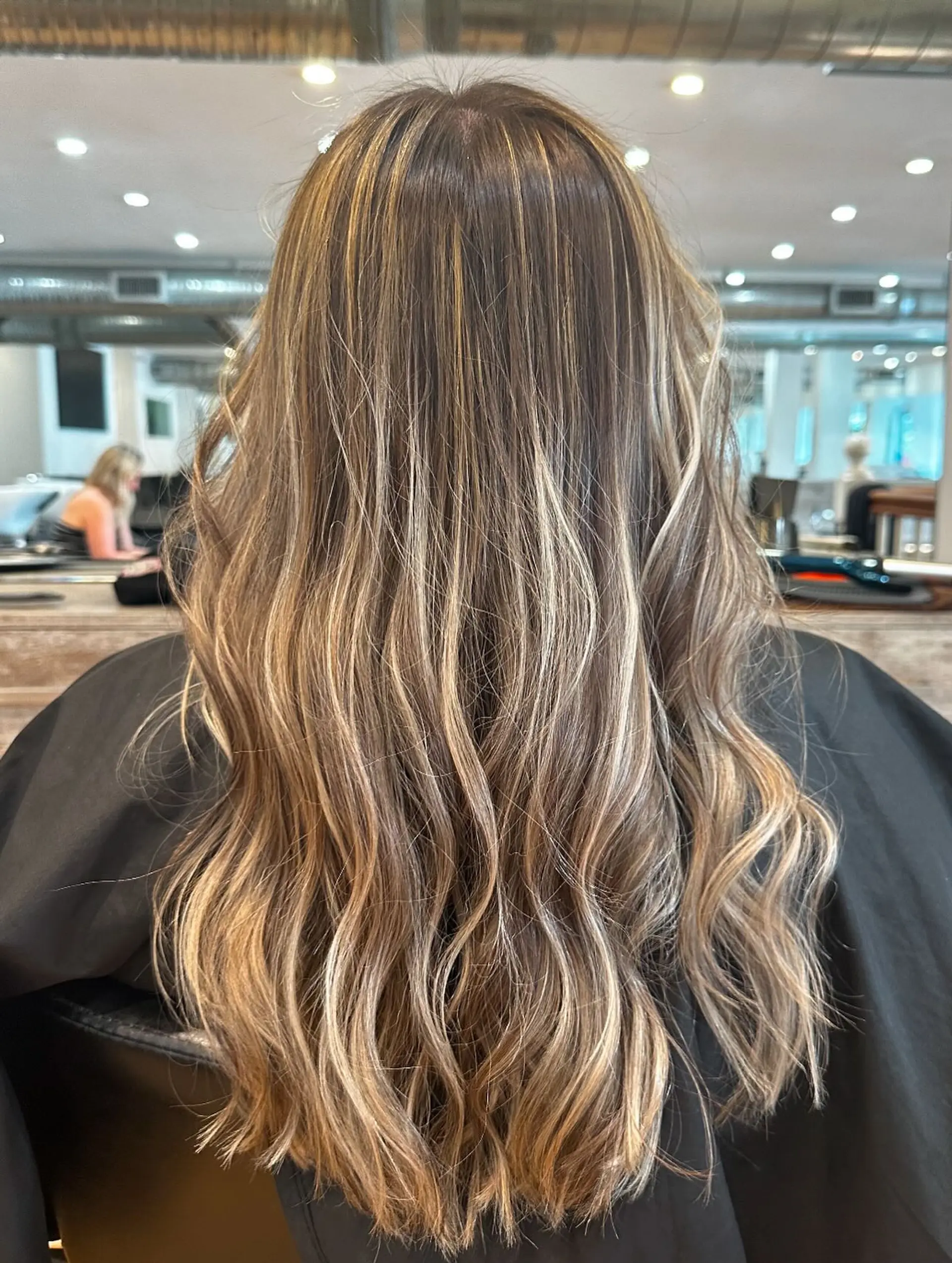 Long wavy hair with a seamless balayage, perfect for a beachy, sun-kissed look. 6