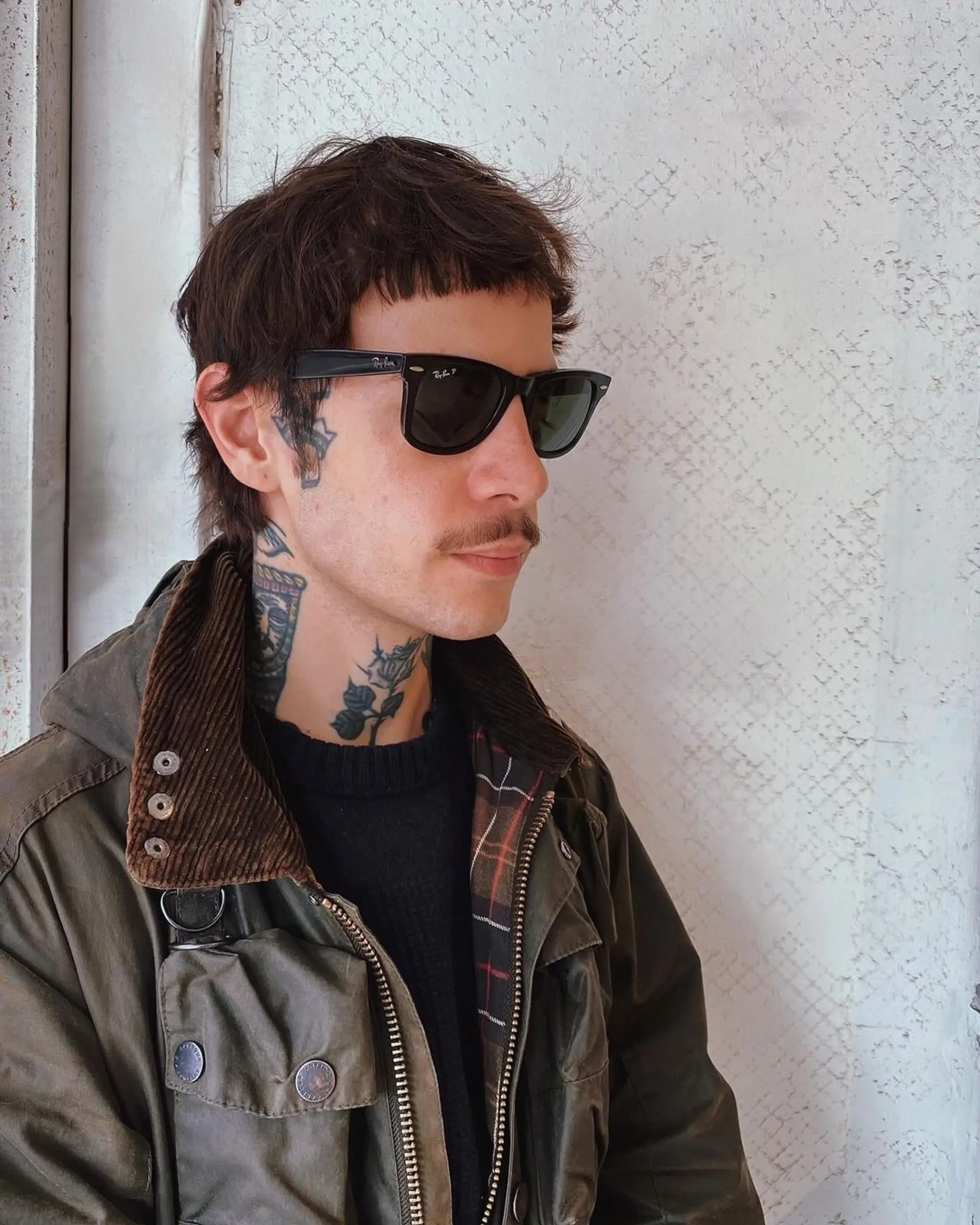 A textured, short chop with a messy fringe and layered sides, embodying a casual yet edgy vibe. 1