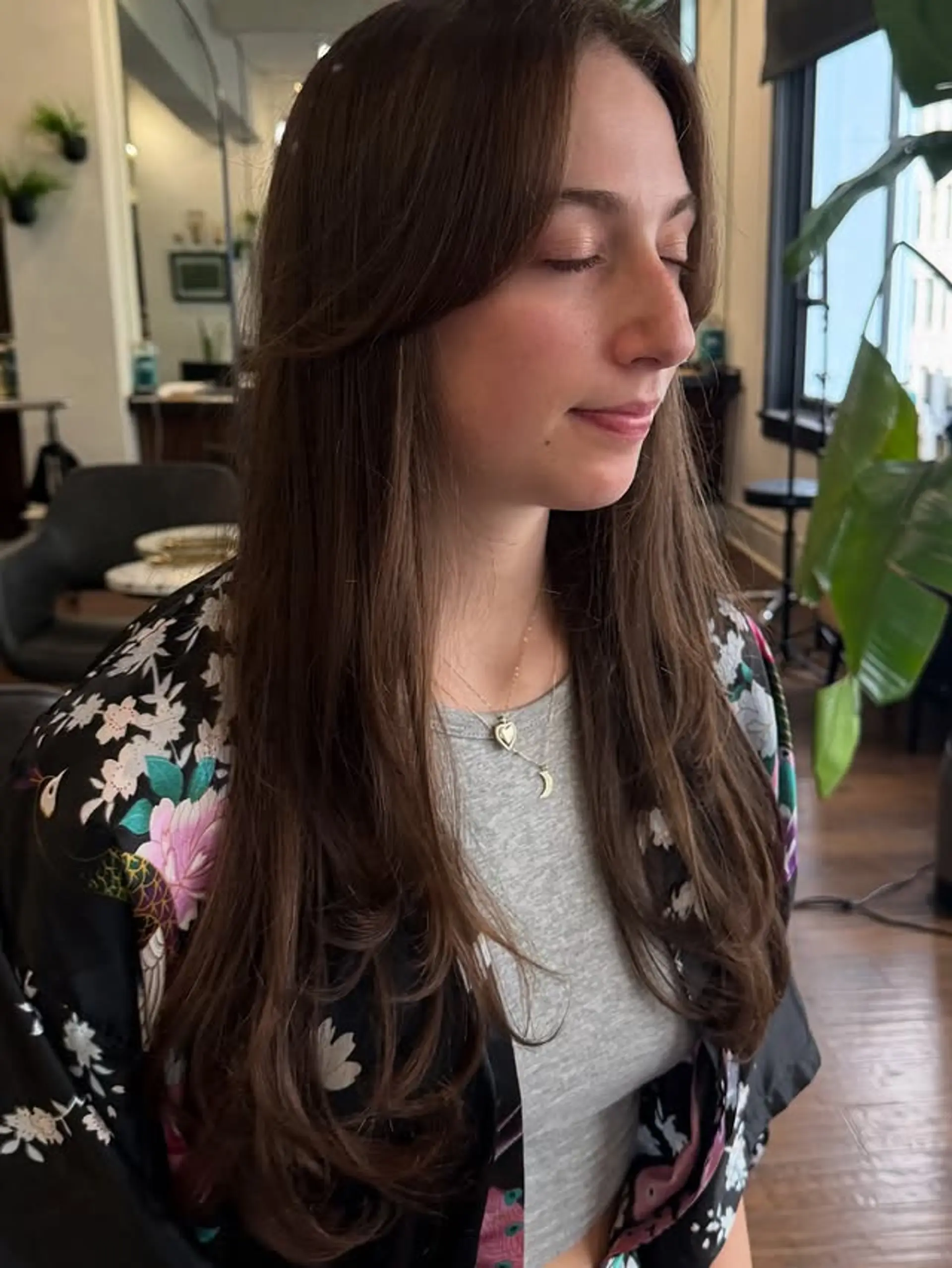 Long layered hairstyle with curtain bangs. 1