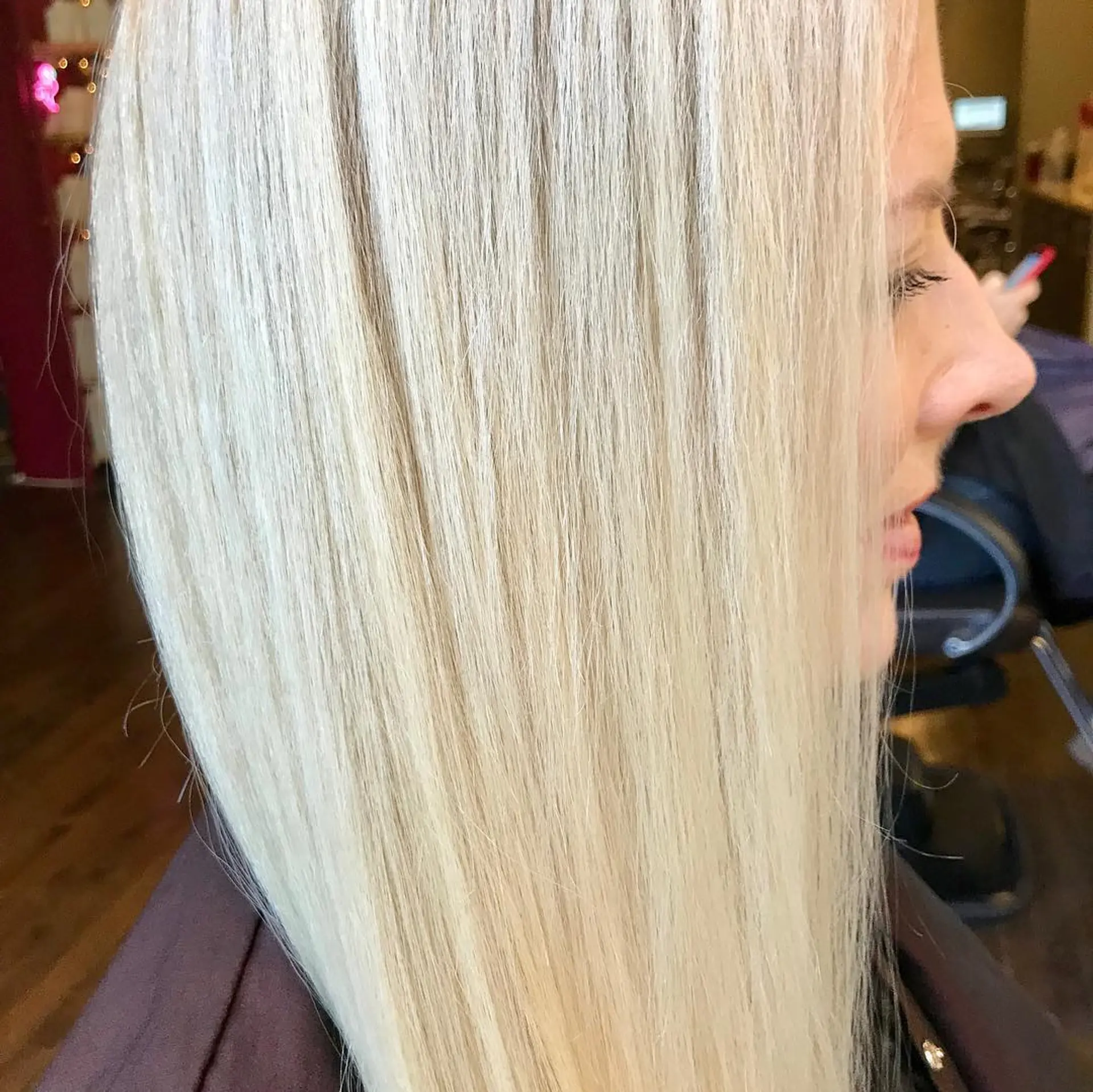 Long, straight platinum blonde hair. 2