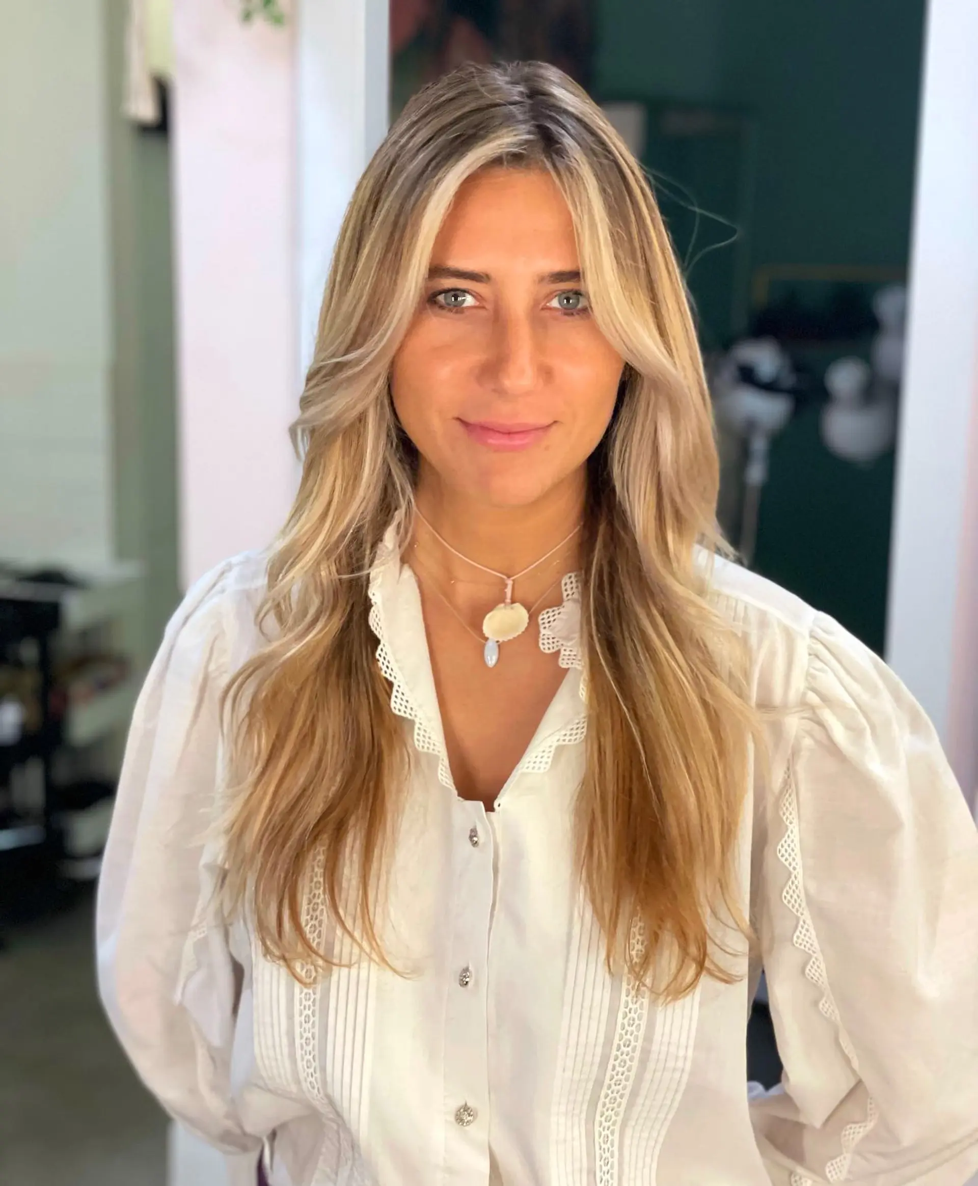 Long, wavy hairstyle with blonde balayage and face-framing layers. 1