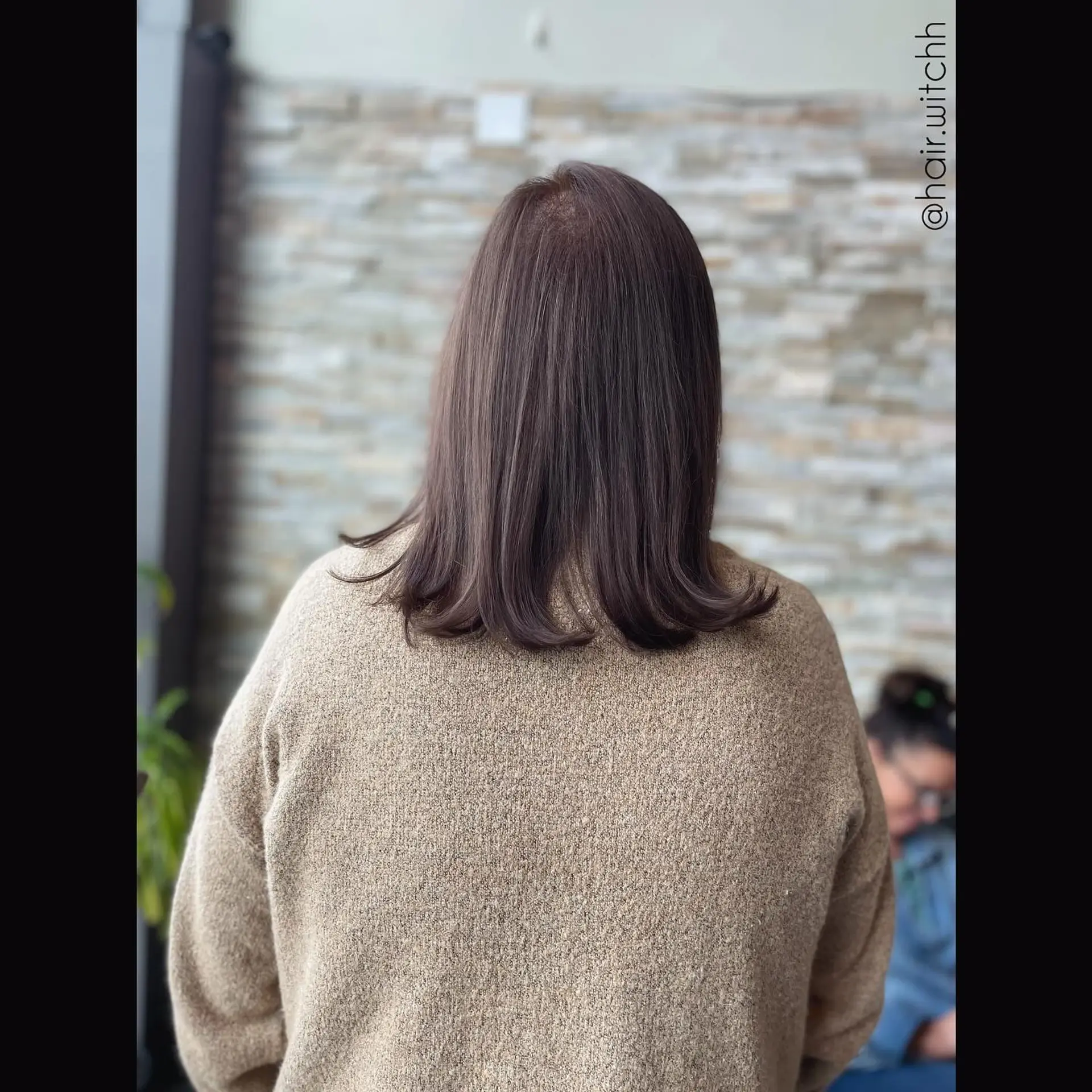 Shoulder-length straight dark brown hair with cleanly styled outward flipped ends. 1