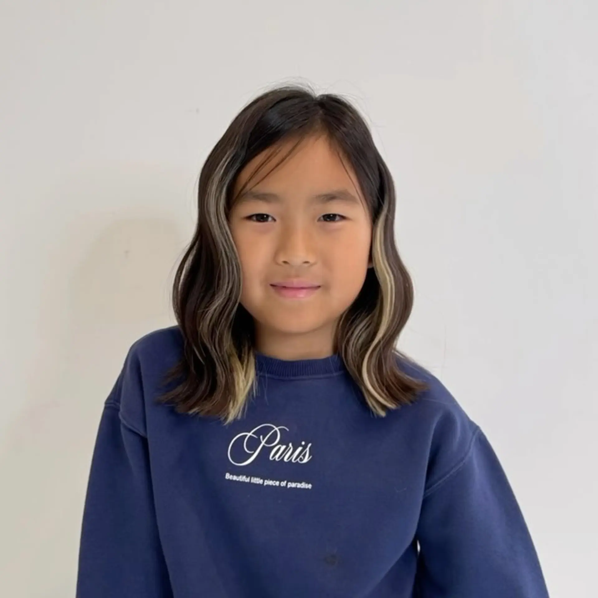 A medium-length wavy bob featuring prominent blonde face-framing highlights on a dark base. 1