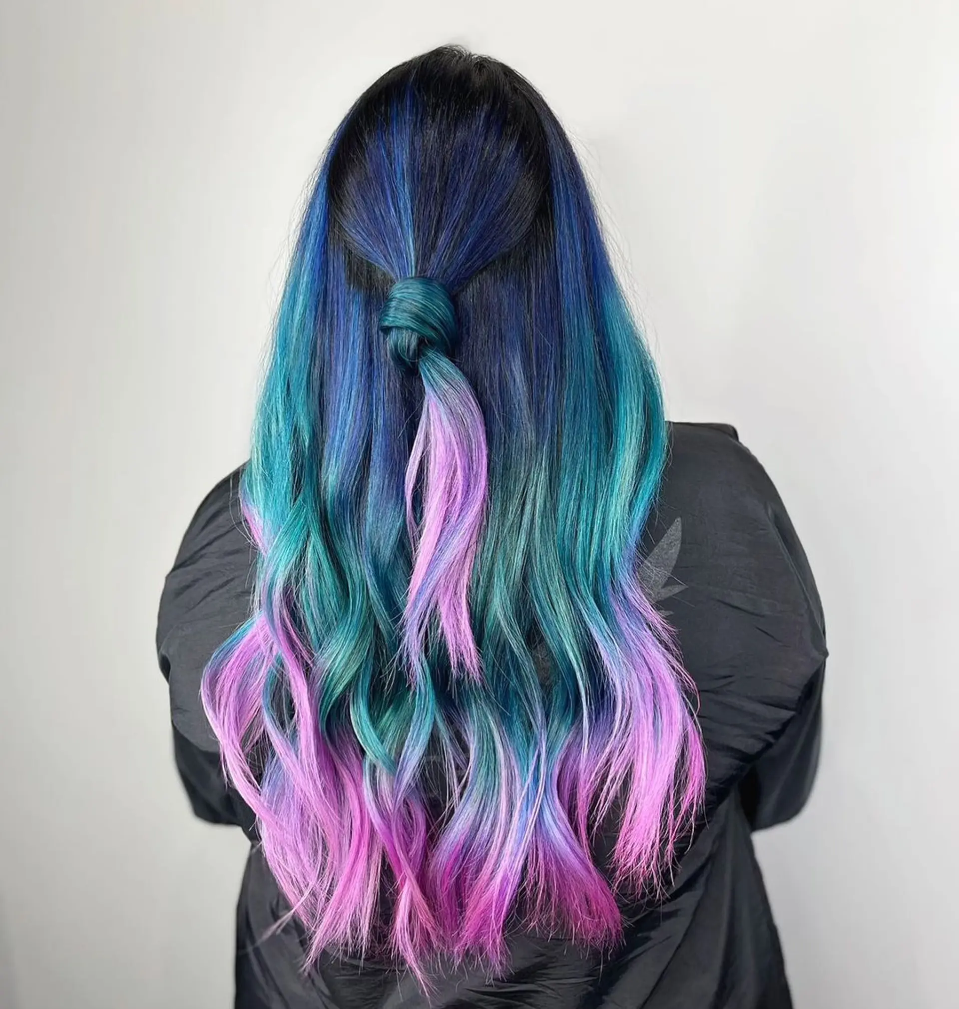 Multitone gradient of black, blue, teal, purple, and pink.
Stylist - @xcellent_jason 1