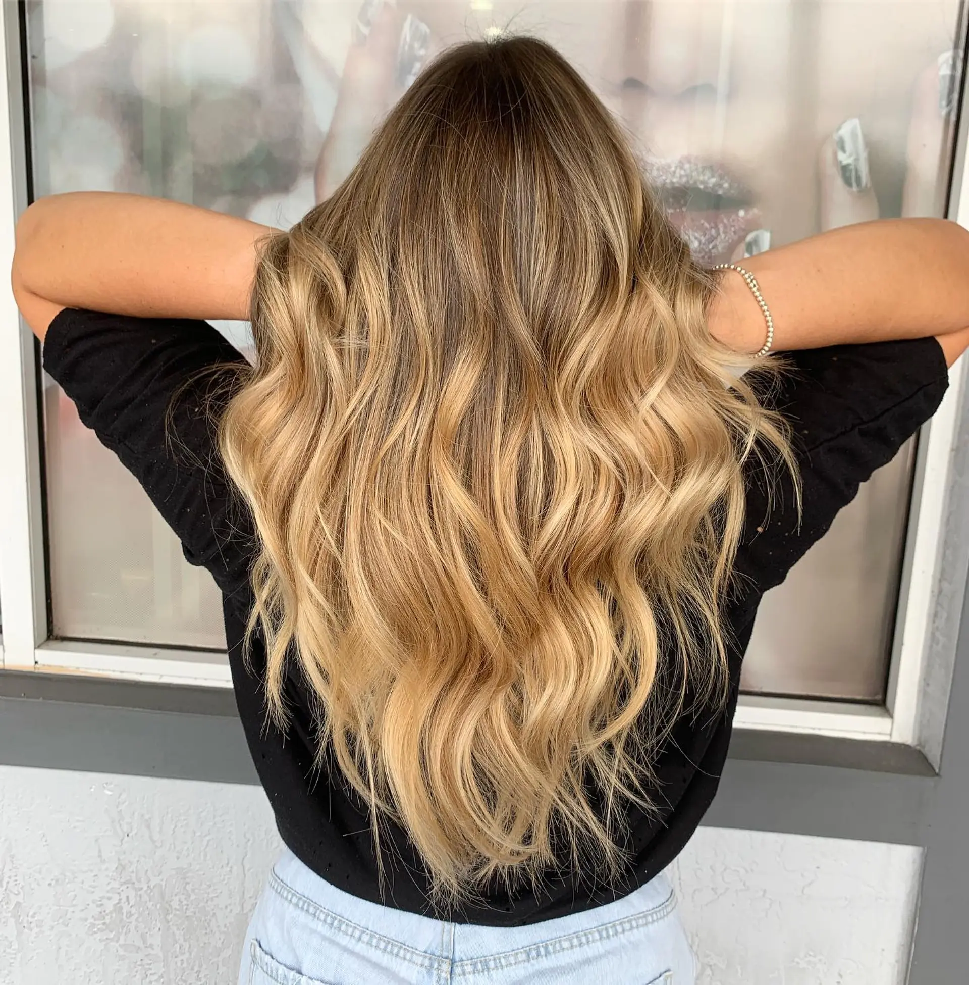Long wavy hair with a seamless golden blonde balayage. 1