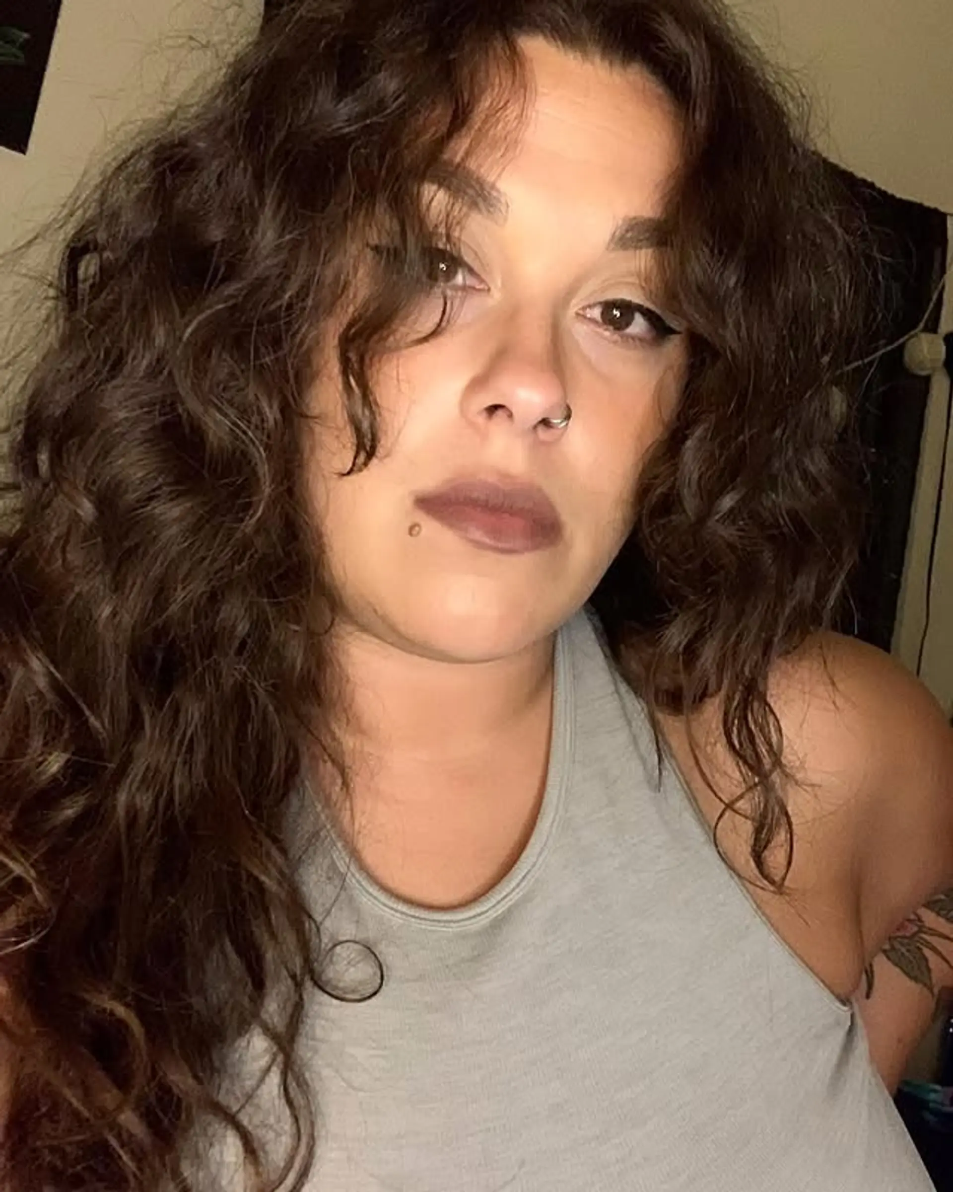 Naturally defined long curls that showcase texture and volume. 1