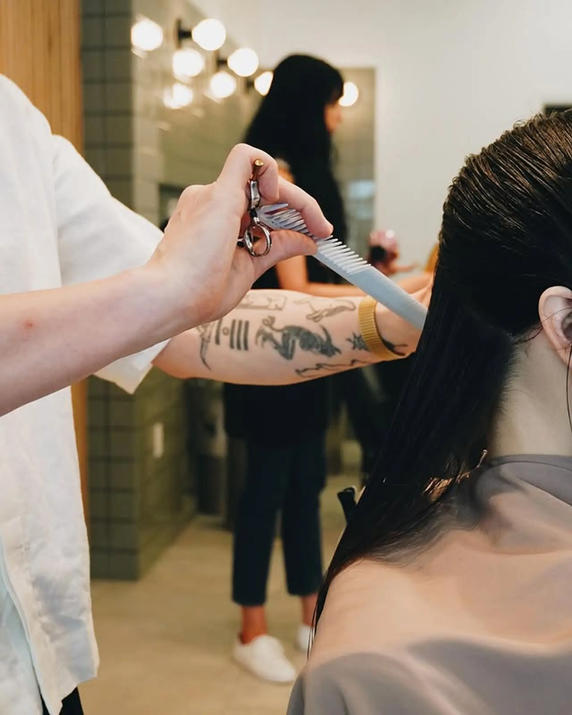 A sleek, blunt cut with a sharp, clean line. 1