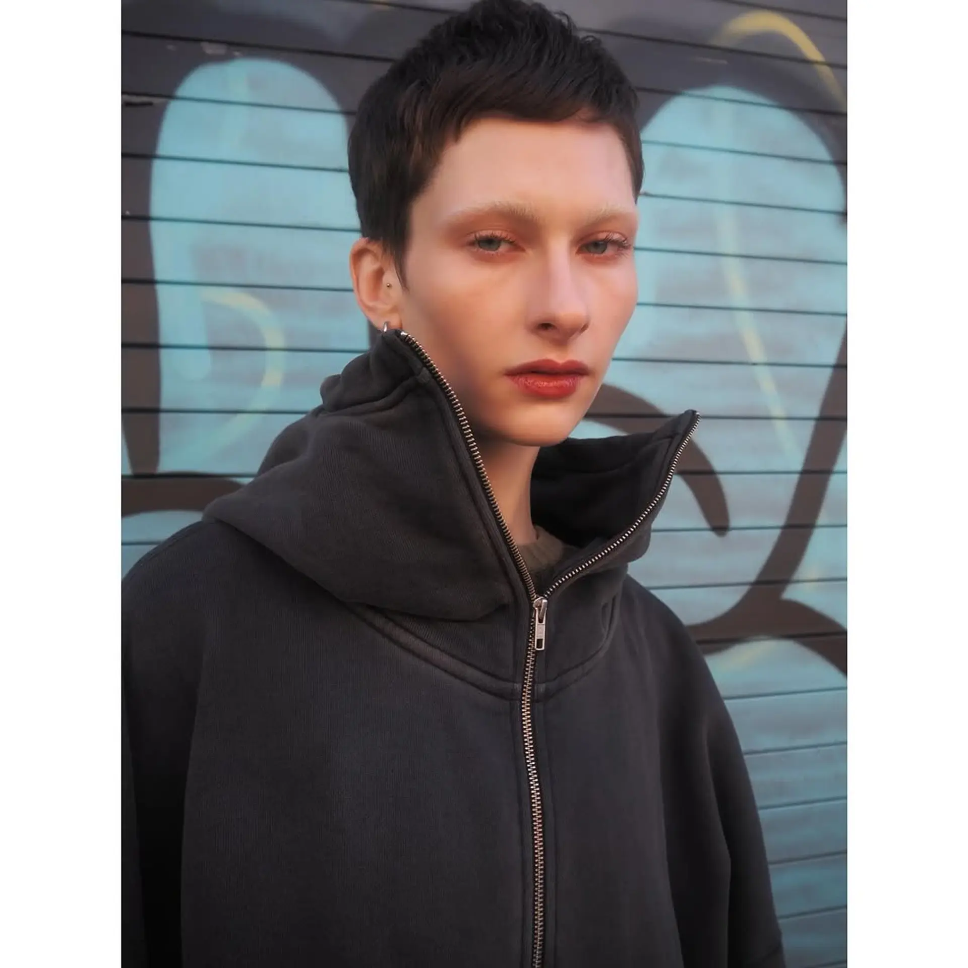 A very short, textured pixie cut. 1