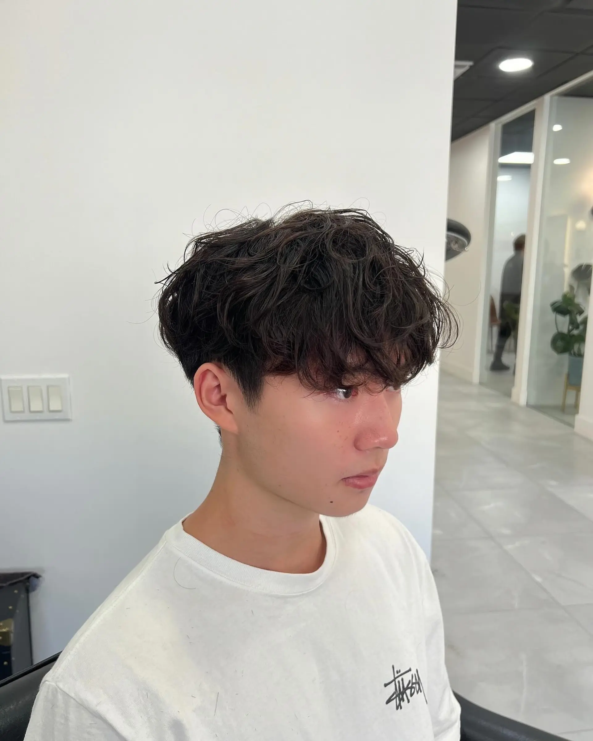 A textured crop with a soft fringe and slightly tapered sides. 2