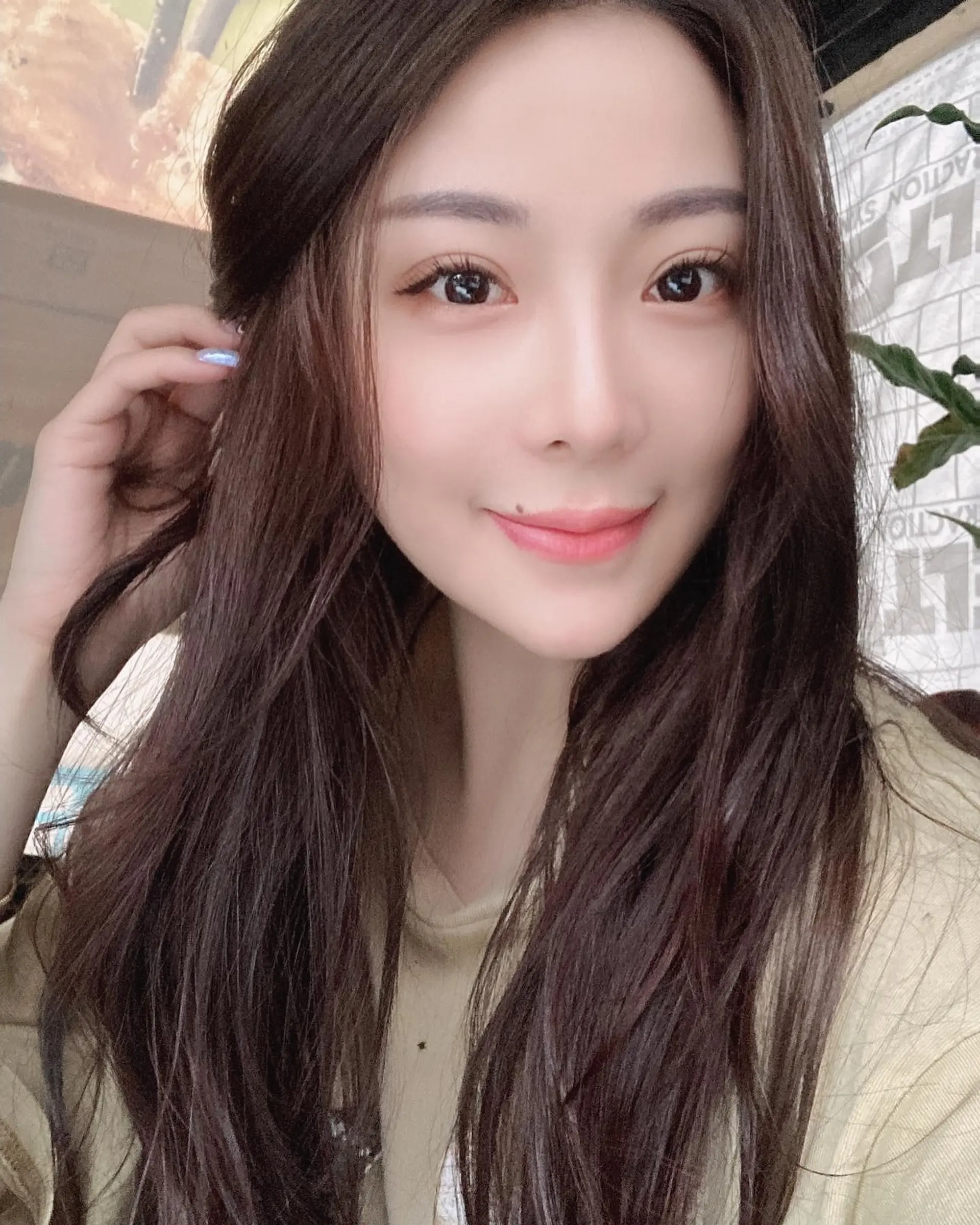 Long, sleek, straight brunette hair. 3