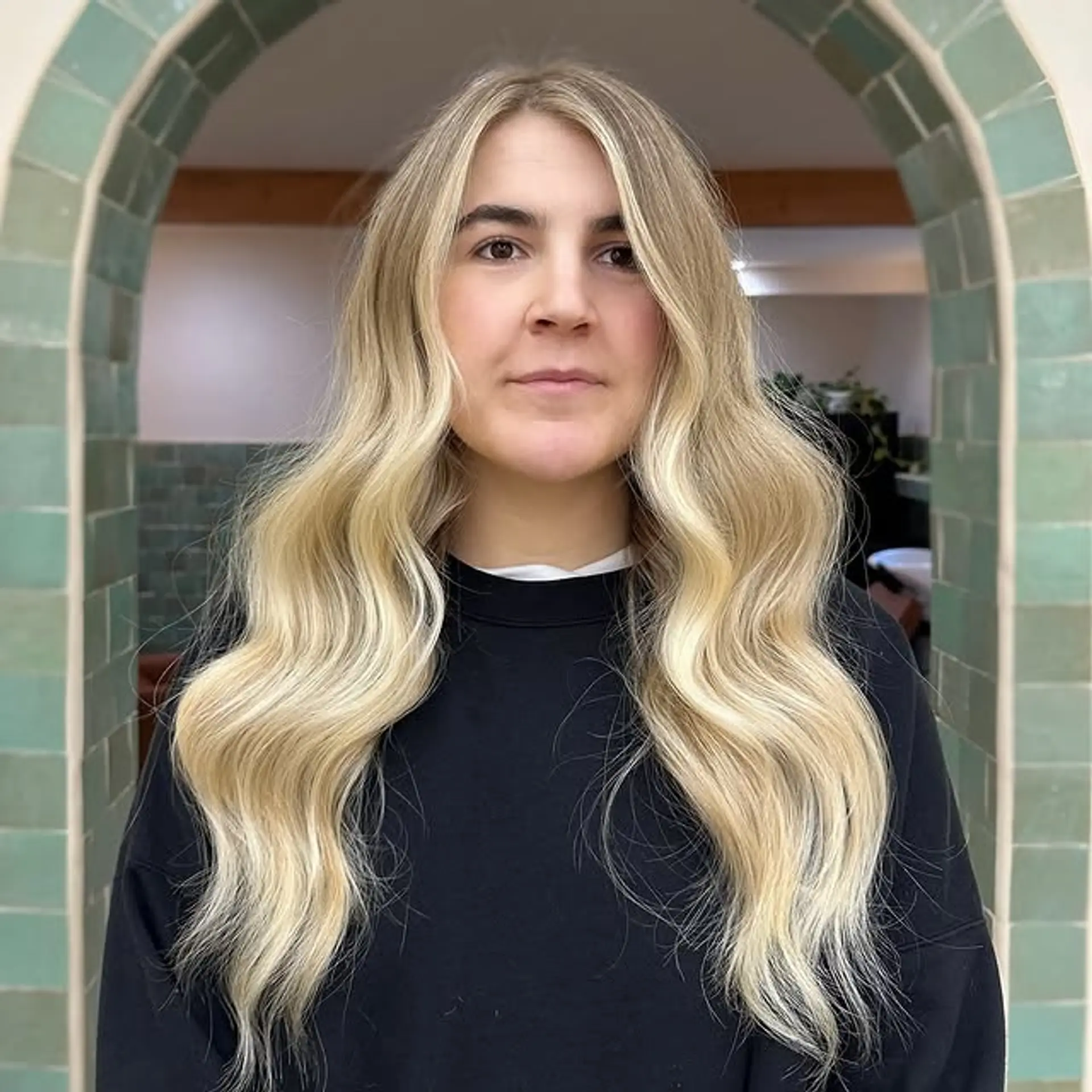 Long, wavy hairstyle with a blonde balayage and beachy waves. 1