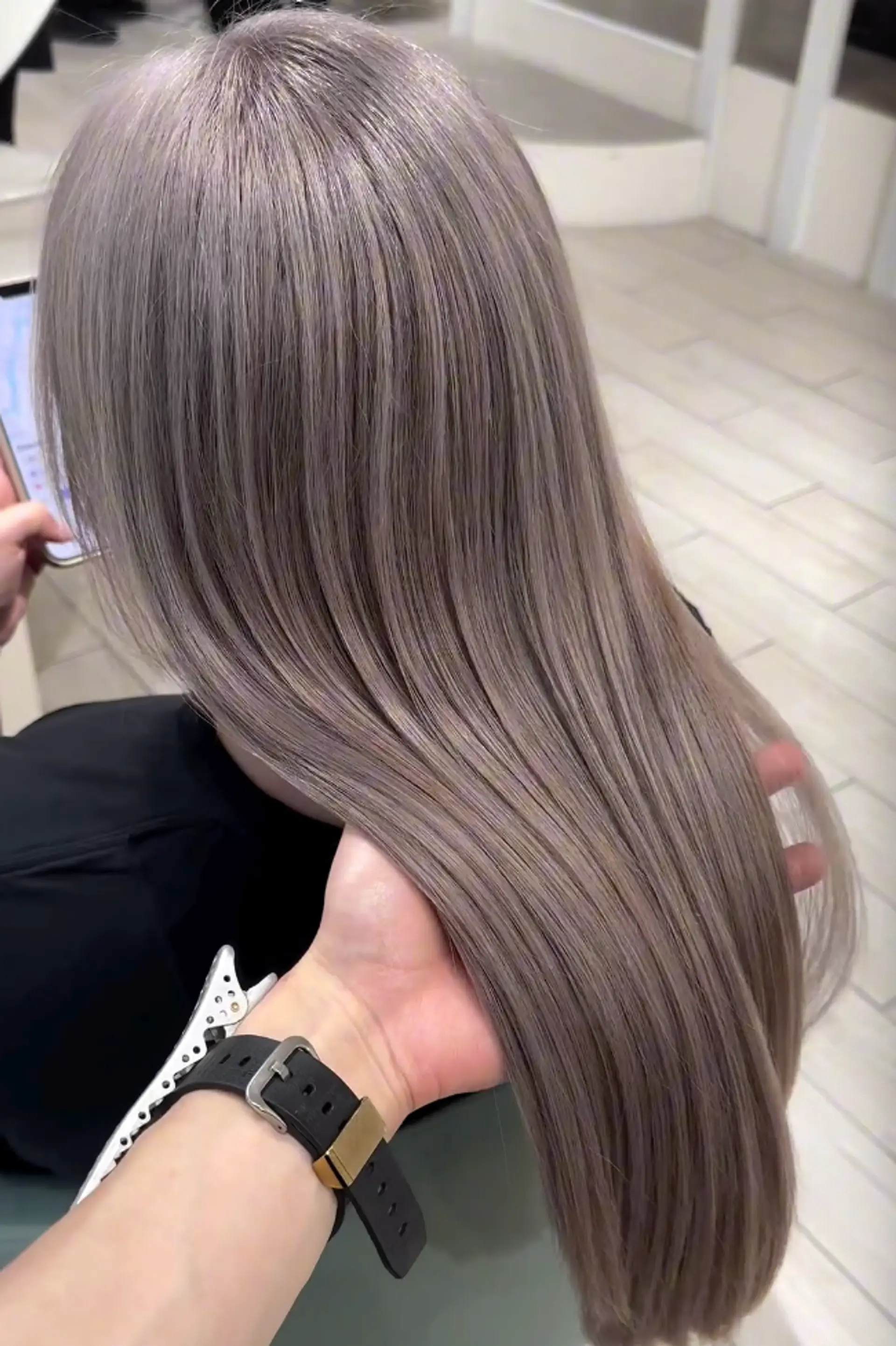 The hairstyle features long, silky silver-grey tresses that flow seamlessly. The locks are straight and extremely smooth, emanating a sleek and glossy finish.

Stylist: @masaki.newyork 1