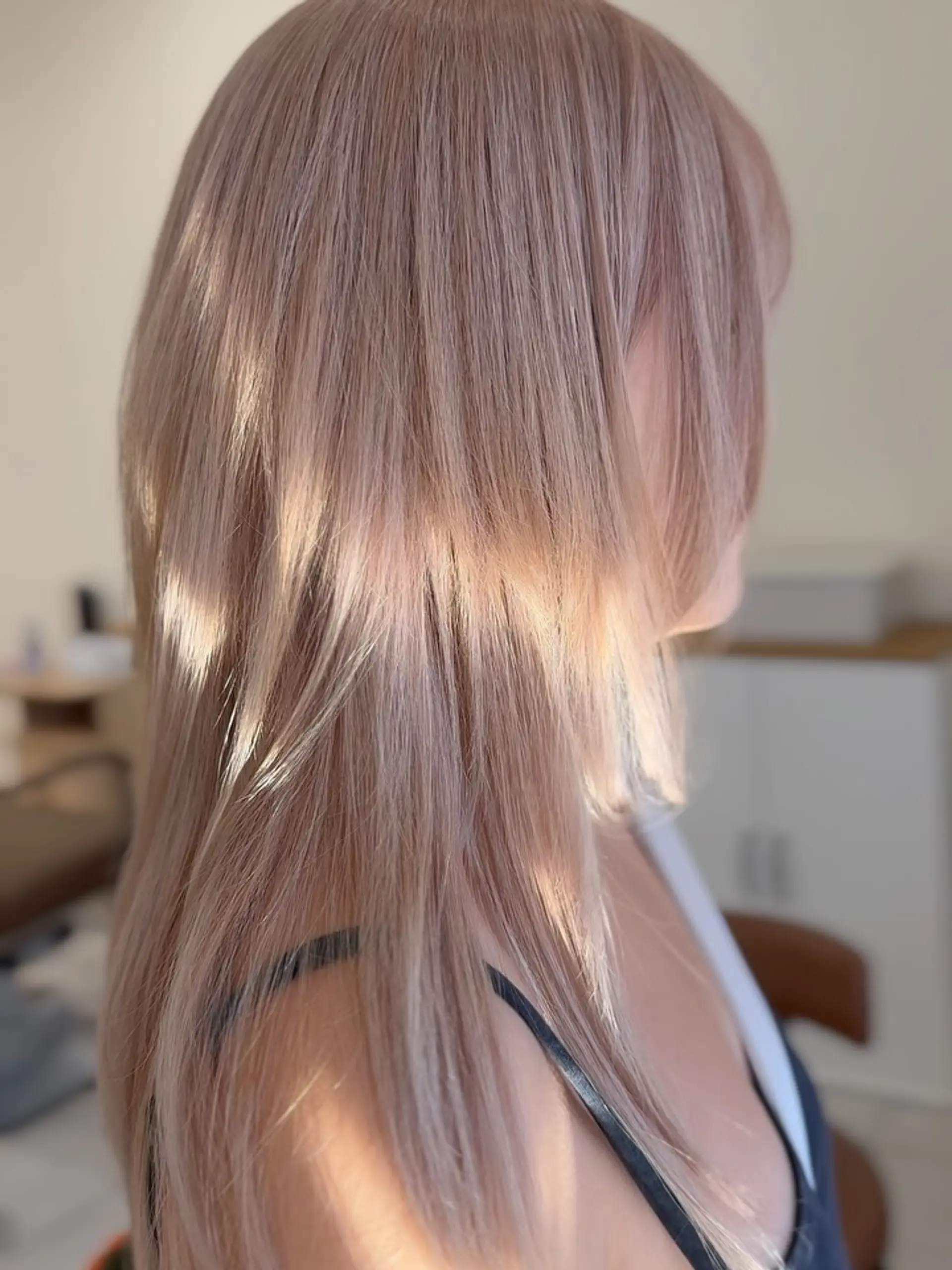 A sleek straight mahogany gold blonde style with soft face-framing layers. 1