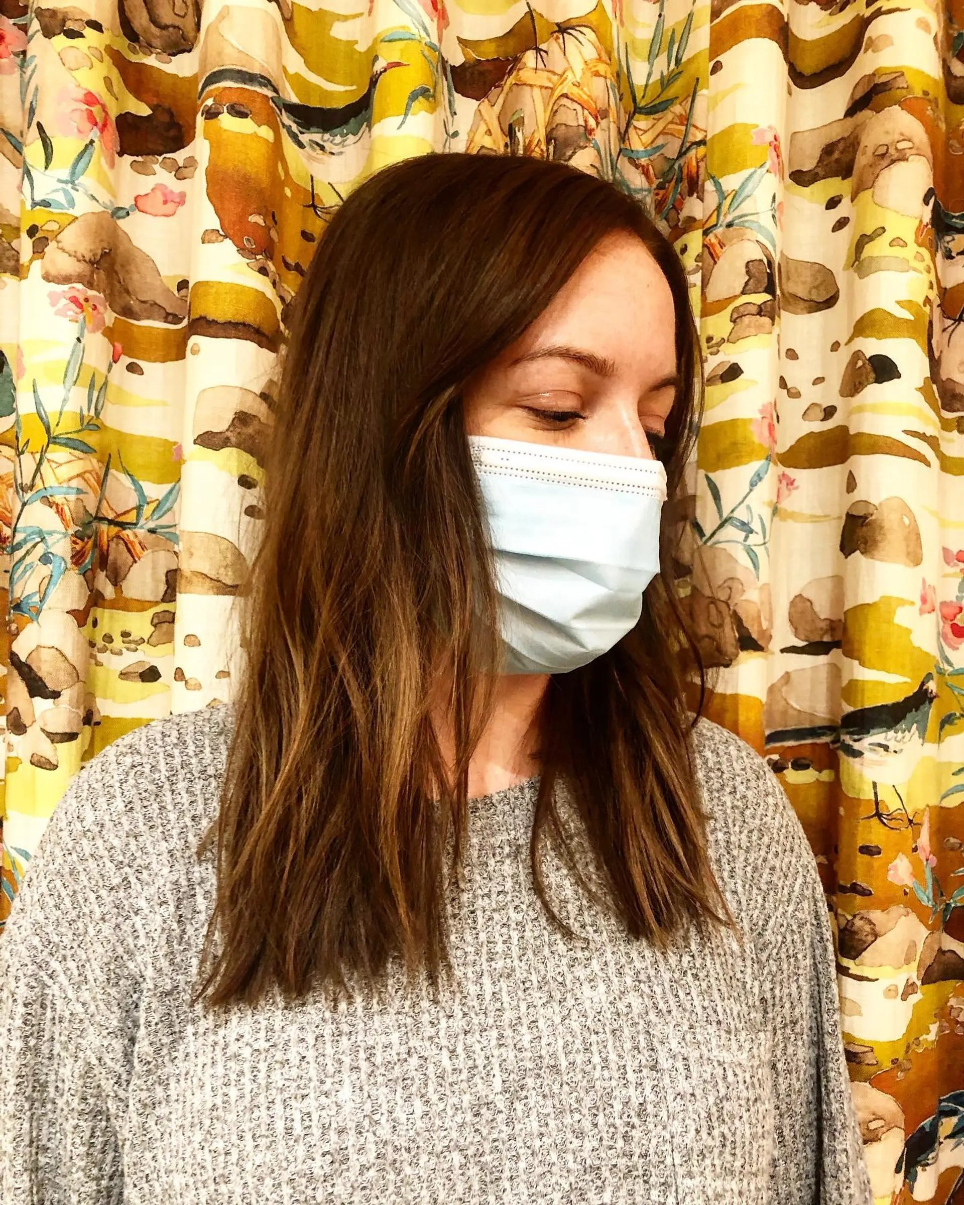 A medium length straight brunette hairstyle with subtle blonde balayage highlights. 1