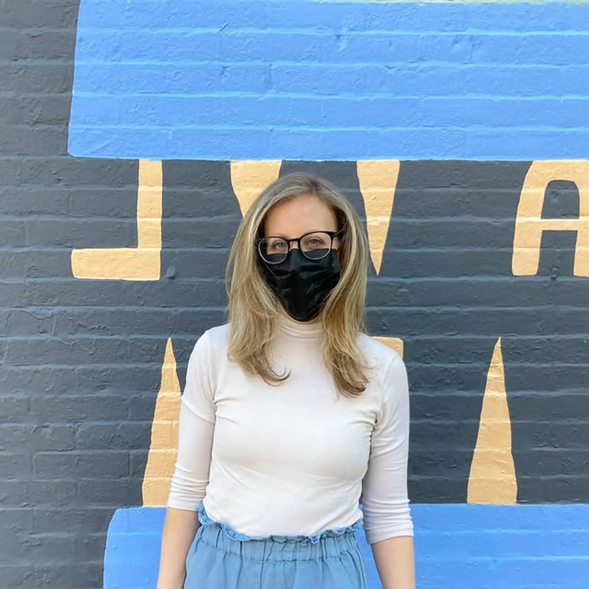 A layered lob with soft waves and face-framing layers. 1