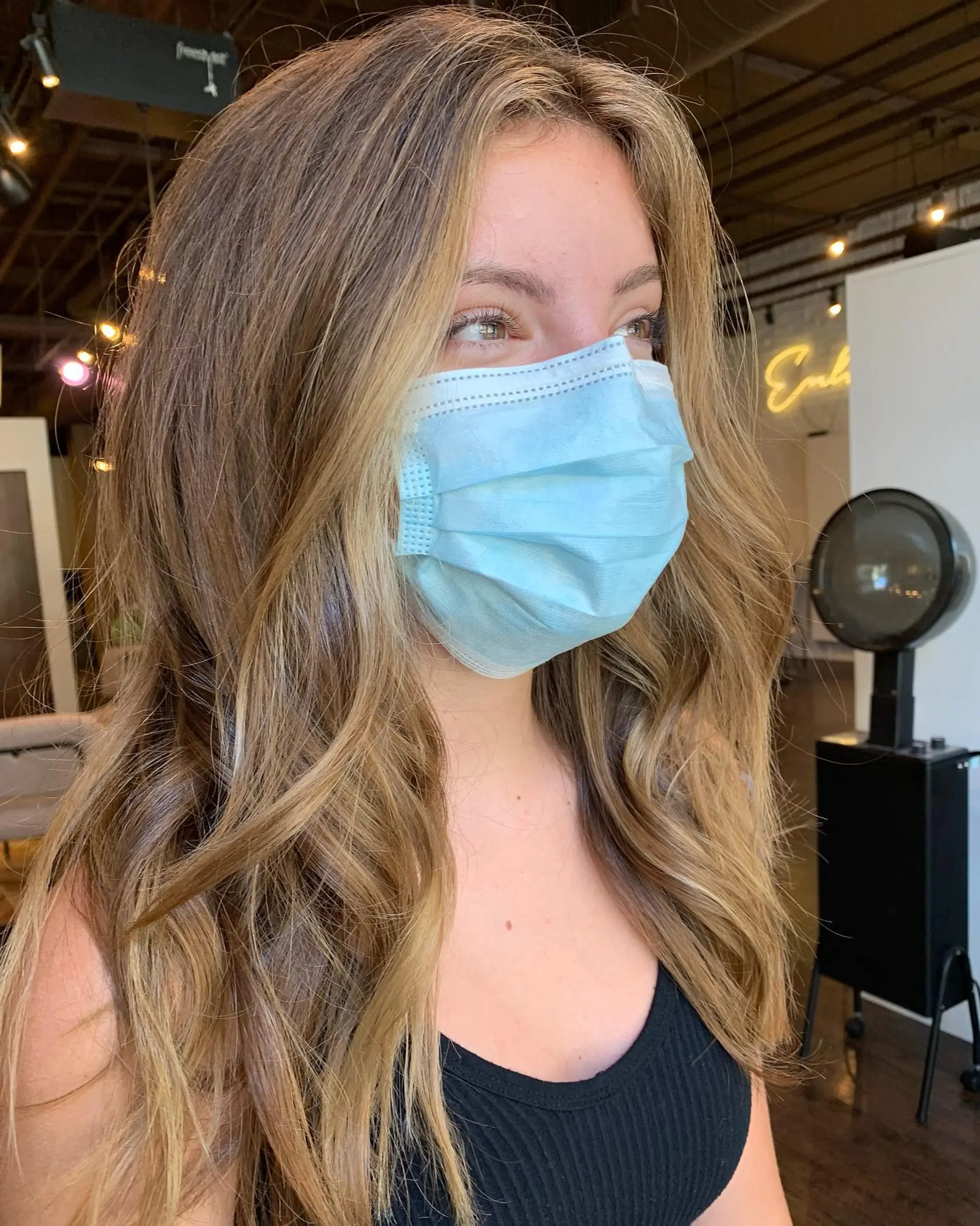 A trendy, medium-length wavy hairstyle featuring a caramel balayage. 1