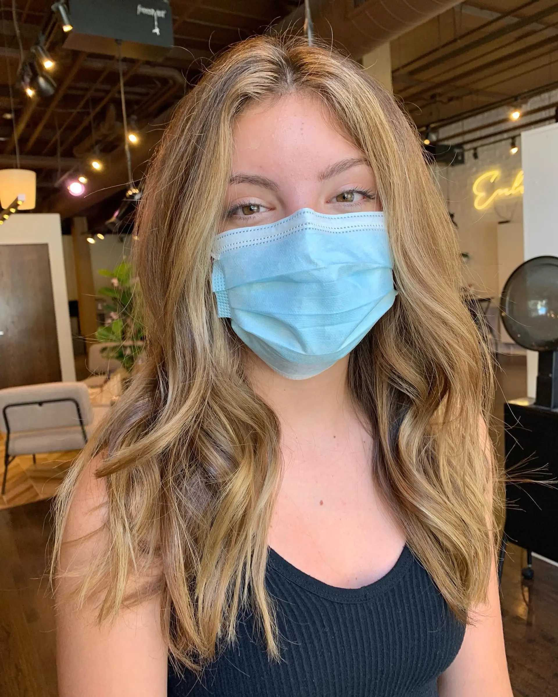 A trendy, medium-length wavy hairstyle featuring a caramel balayage. 3