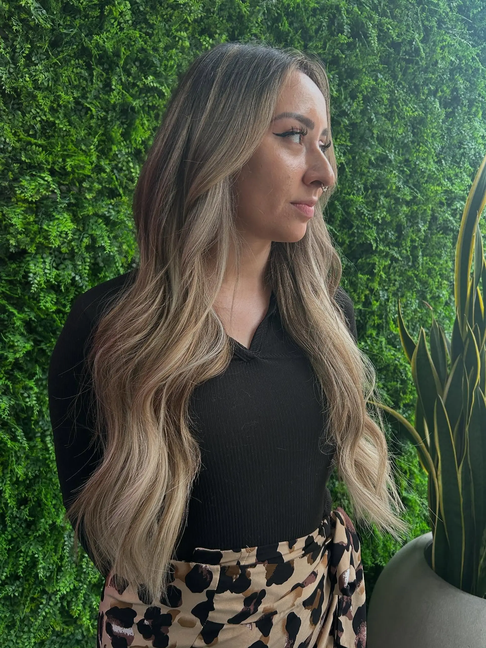 A long and wavy hairstyle. 1