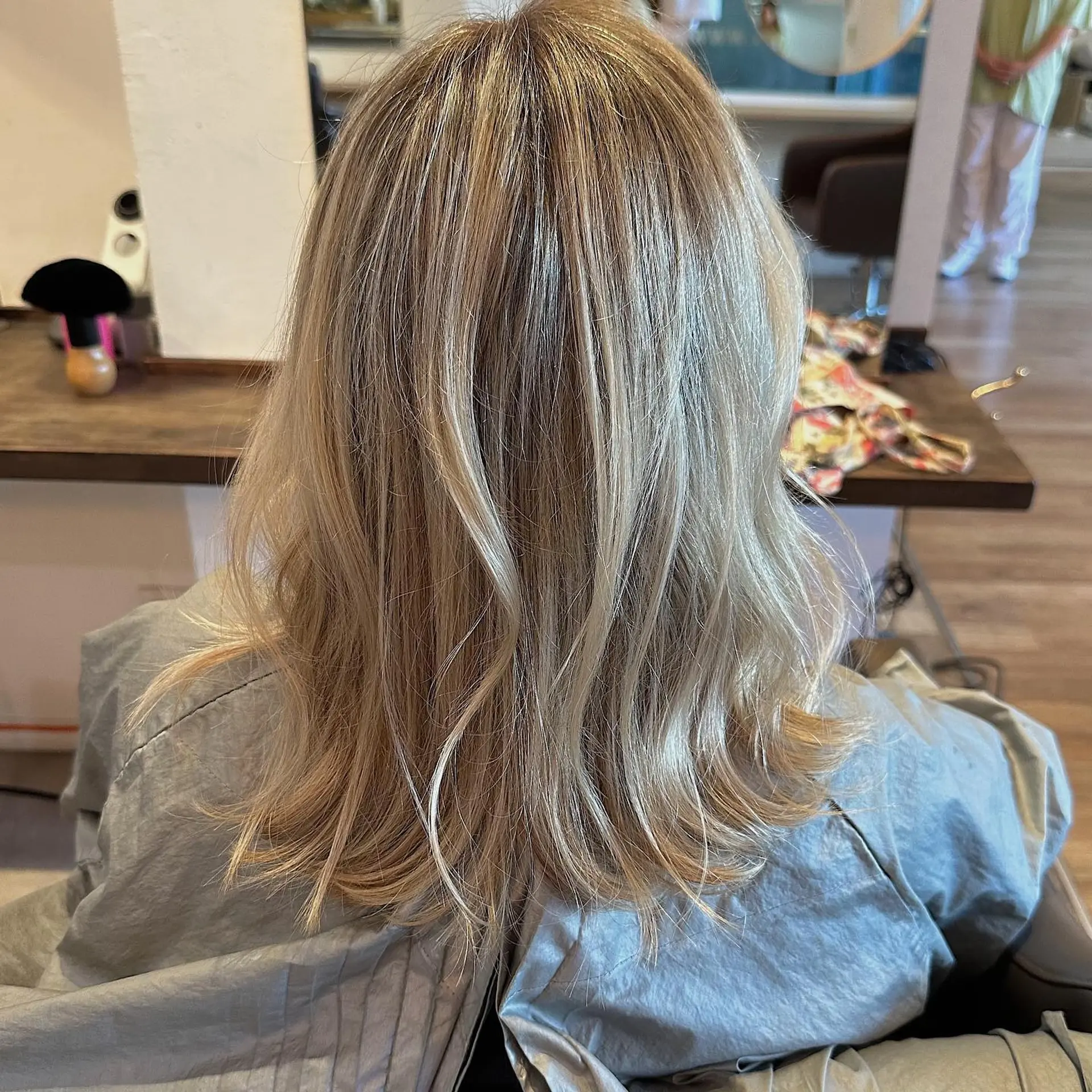 A medium-length layered lob with blonde balayage and soft waves. 1