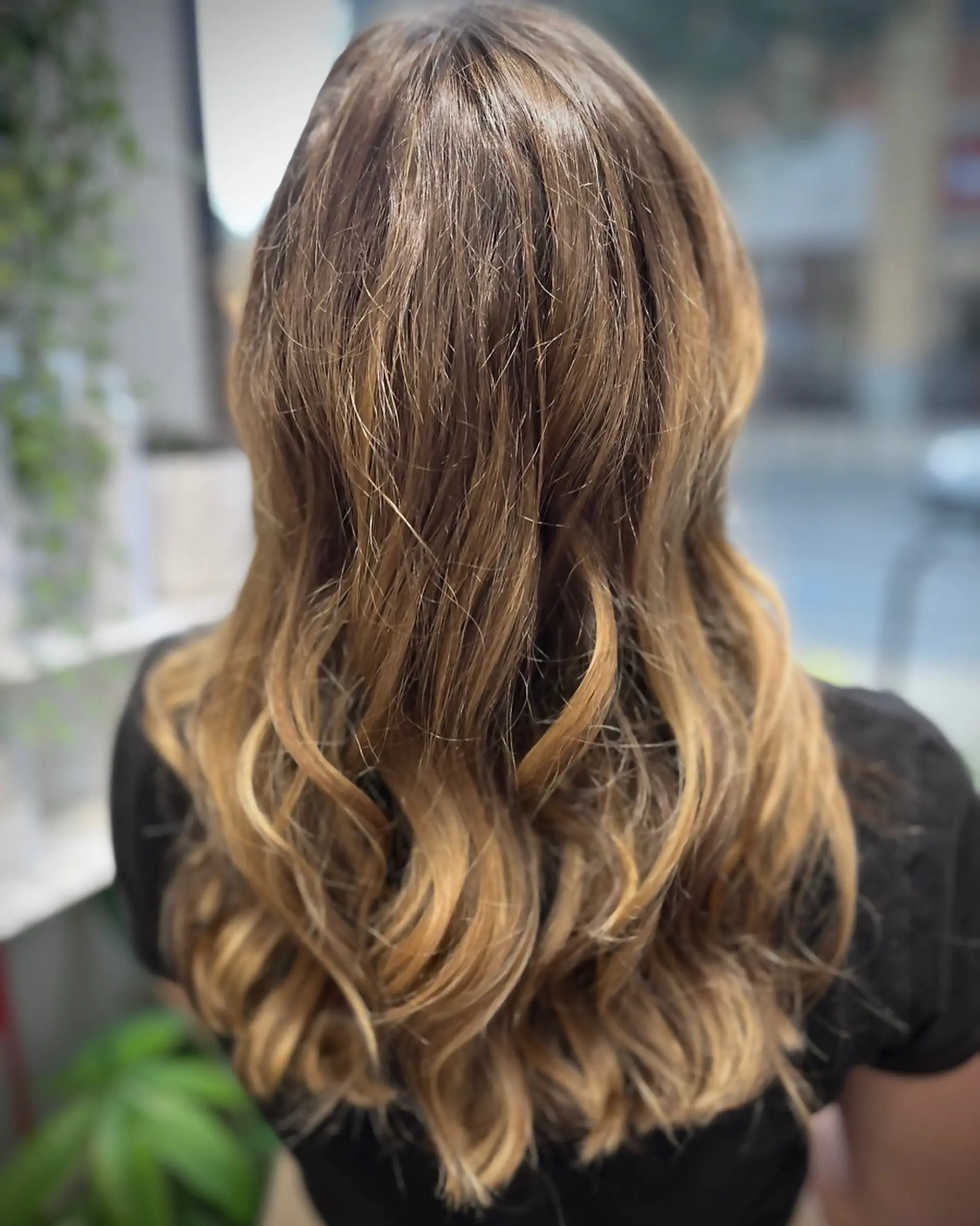 Long, wavy hair with a caramel balayage. 1