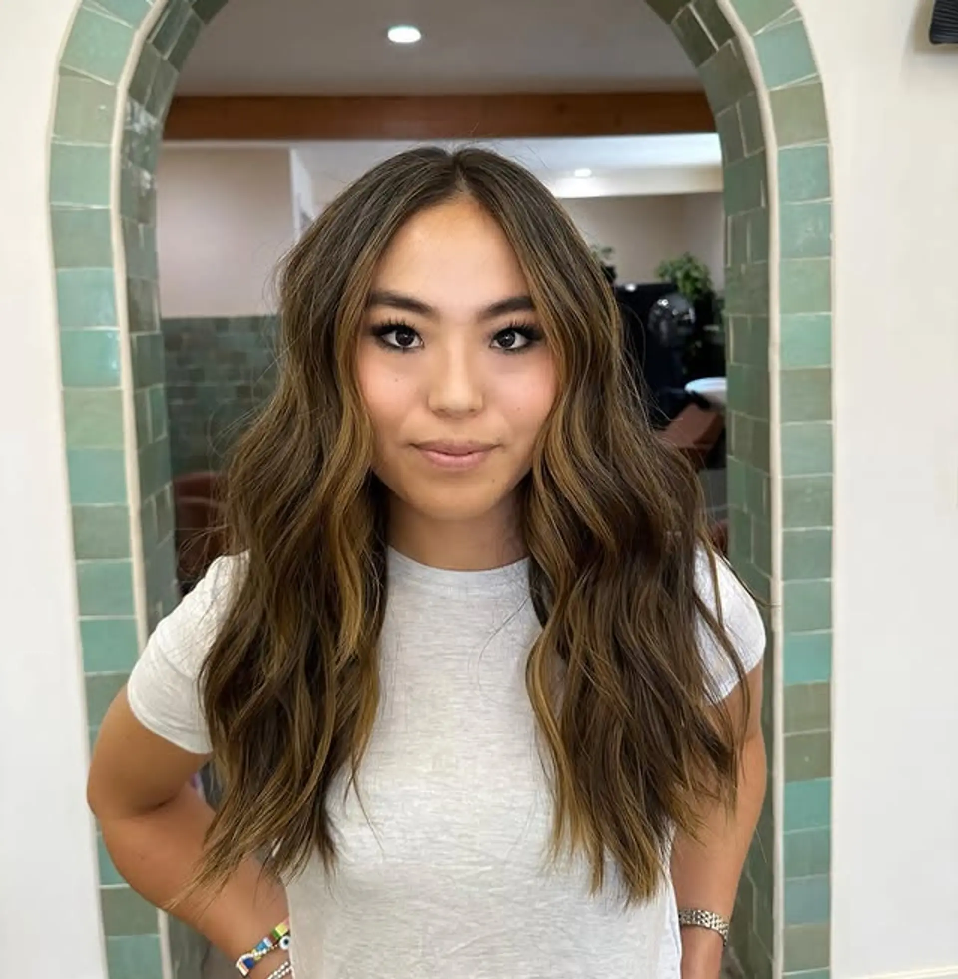 Bronzed beach waves with a beautiful balayage. 1