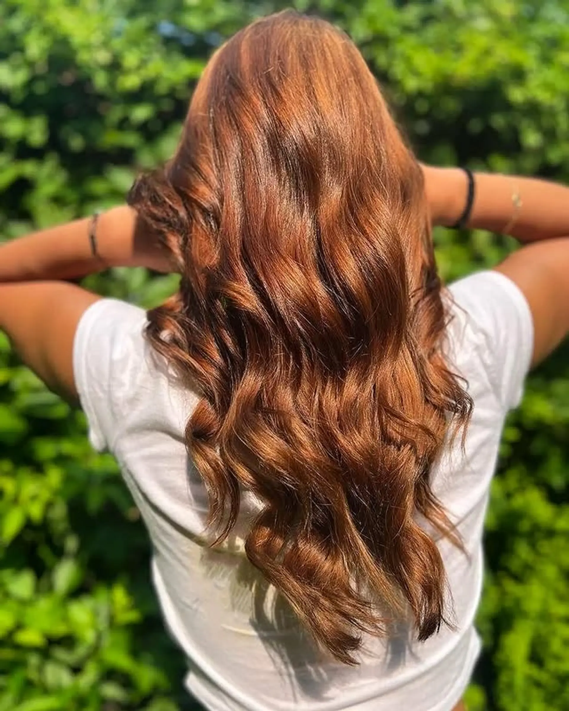 Long, layered wavy hair with copper balayage. 1