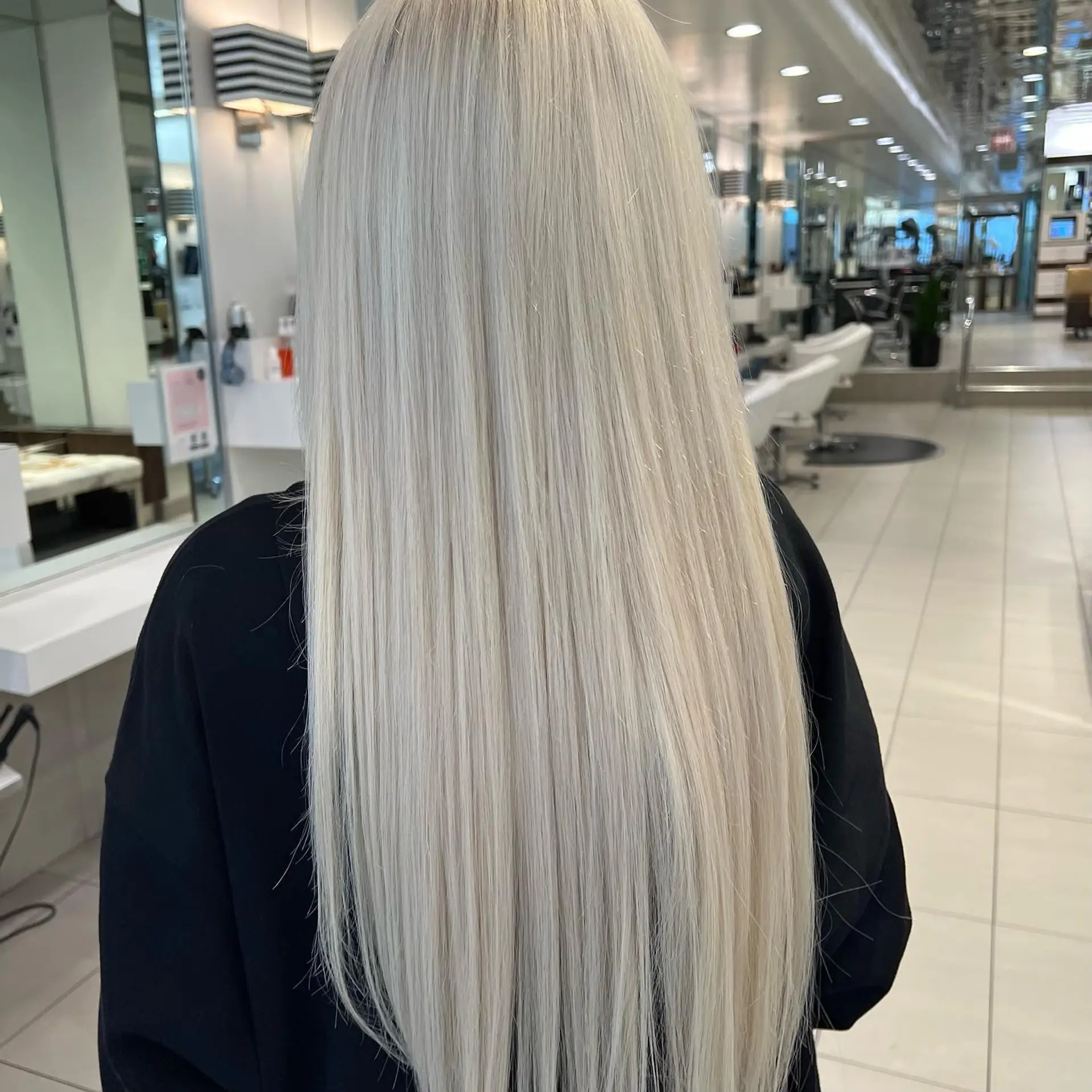 Extra-long, ultra-sleek straight hair toned to a seamless, cool-toned platinum blonde. 1