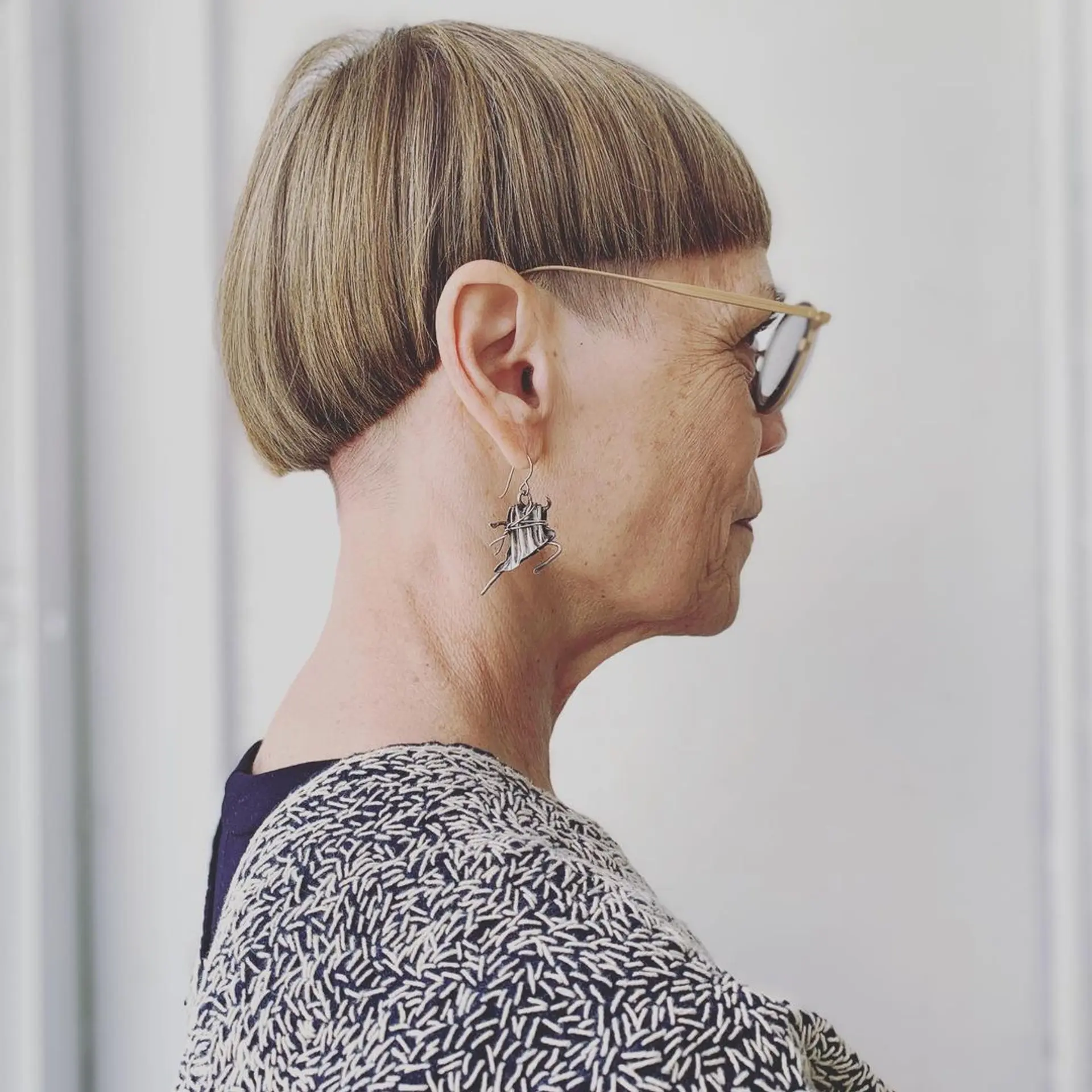 A short, straight bob with a blunt fringe and a clean finish, exuding a modern yet retro charm. 2