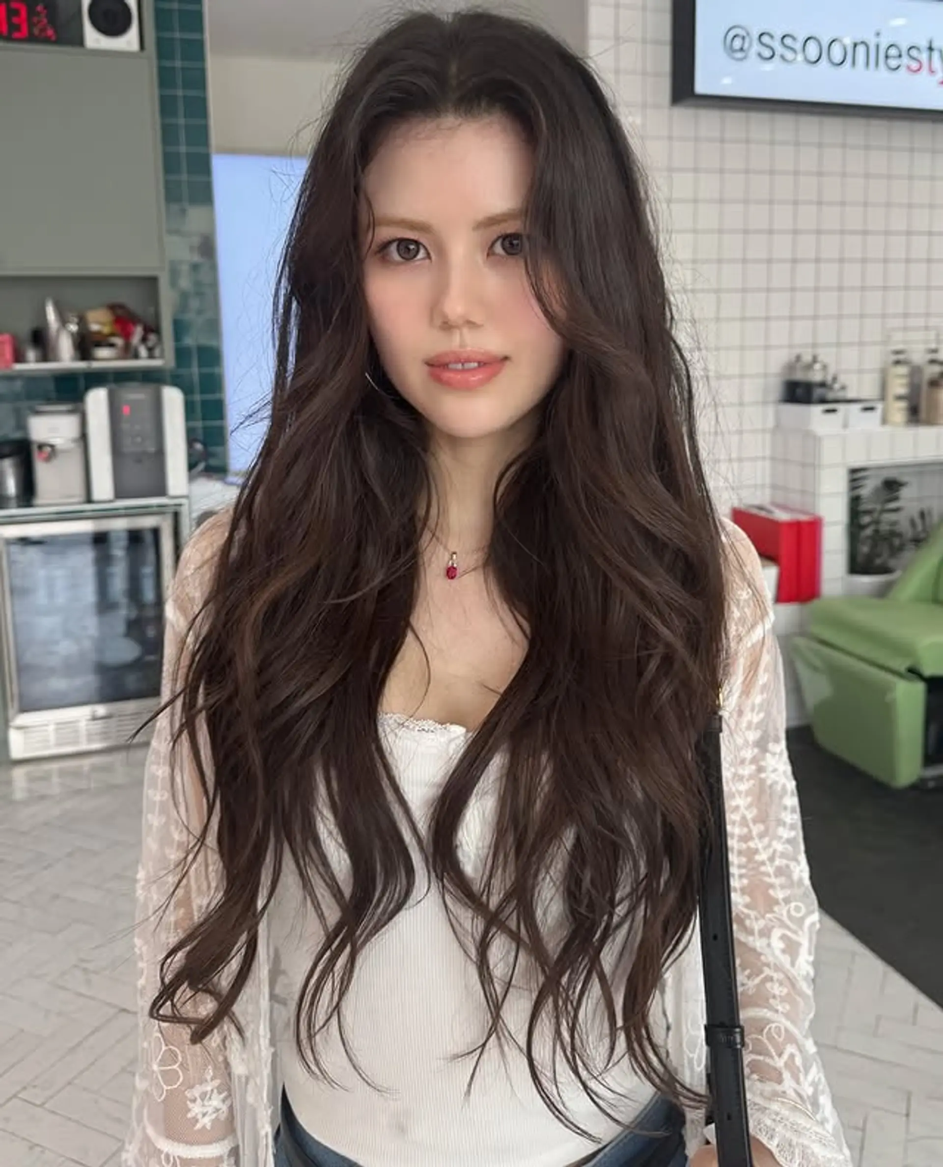 Long hair with soft waves and face-framing layers. 1