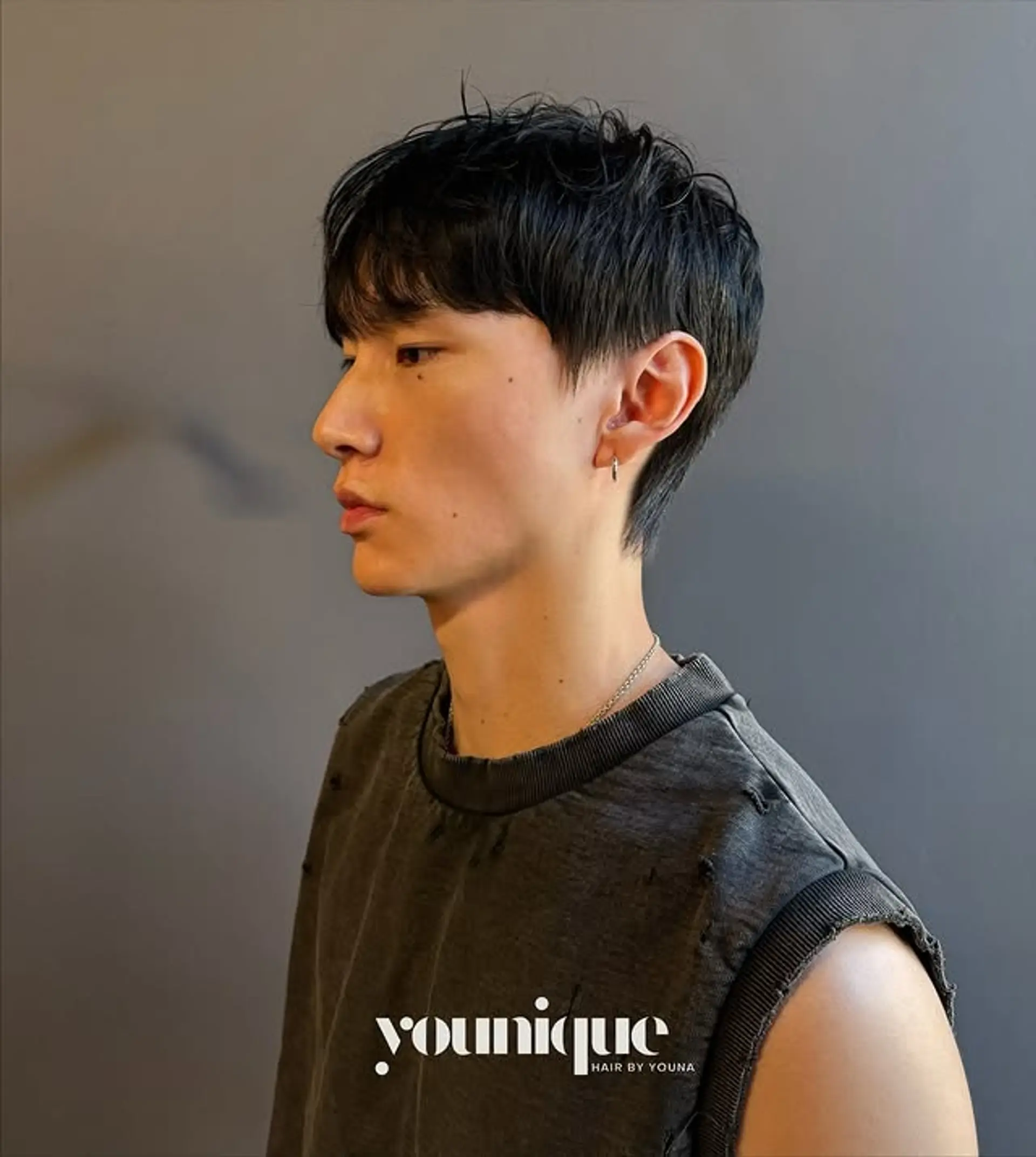 A short, textured crop with a modern and slightly messy finish. 1