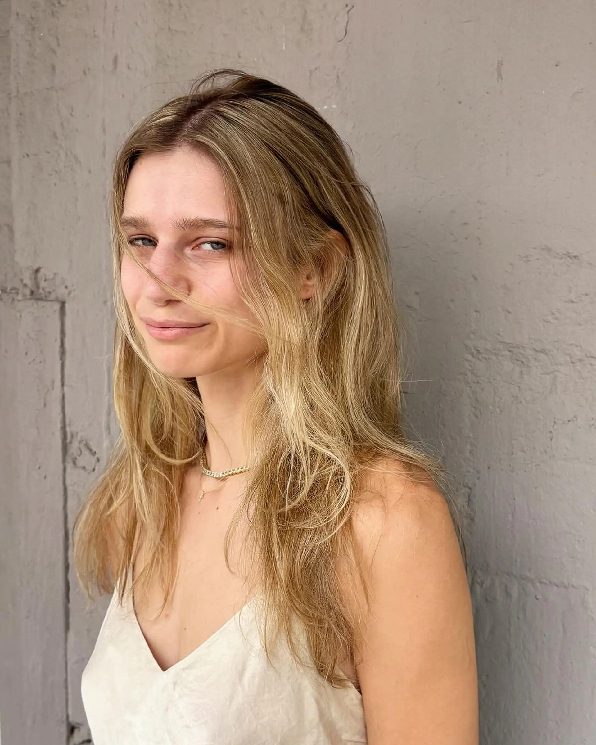 Natural, tousled long wavy blonde hair with sun-kissed highlights and a carefree, beachy vibe. 4