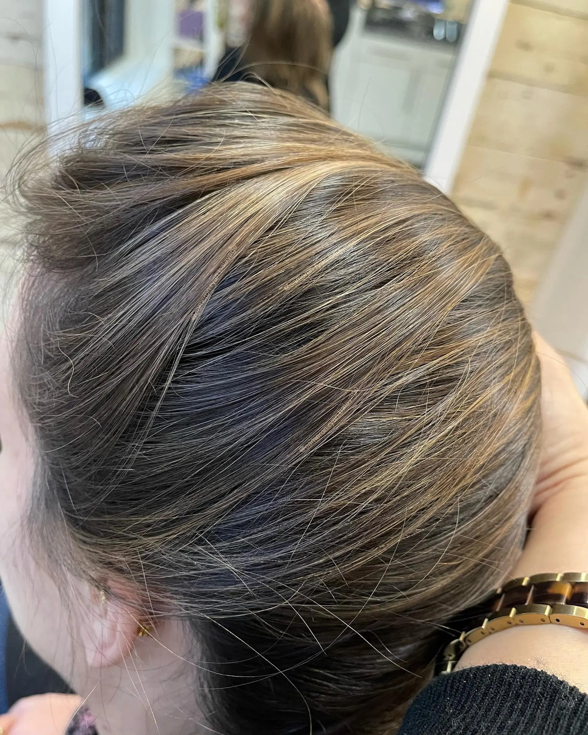 Fine-weave dimensional highlights seamlessly blended into a natural brunette base. 1