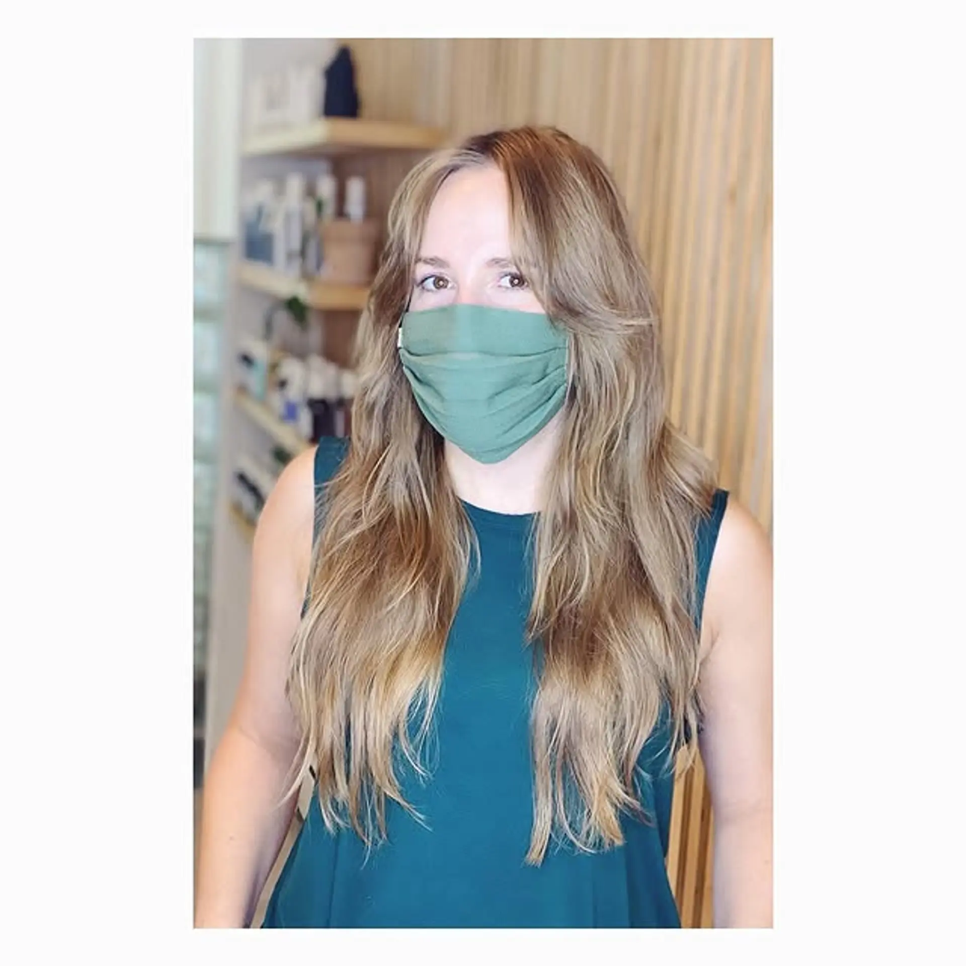 Long, wavy hairstyle with layered ends and a balayage. 1