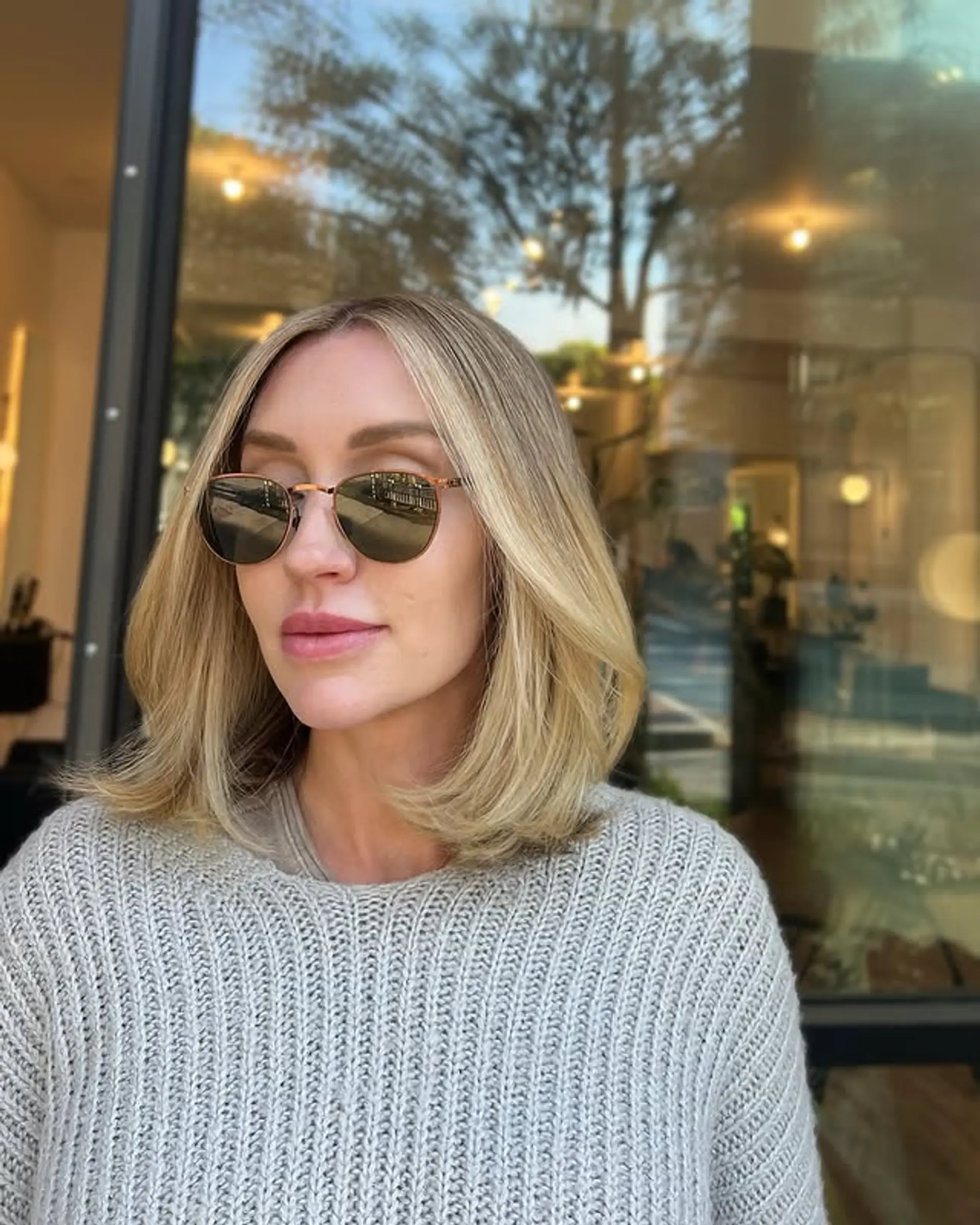 A wavy, shoulder-length lob with beachy waves and subtle layering. 1