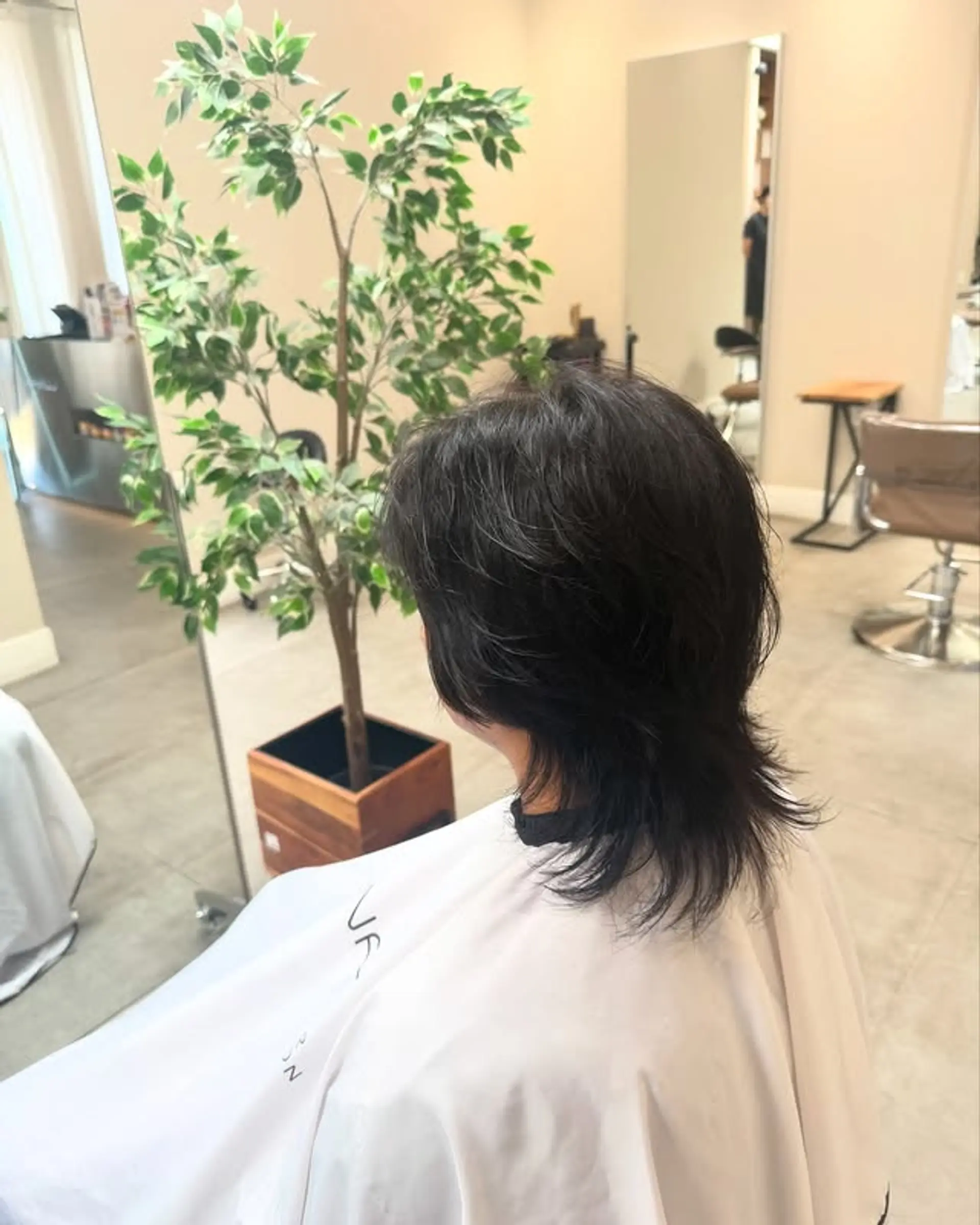 A modern take on the classic mullet, featuring shaggy layers and textured ends. 1