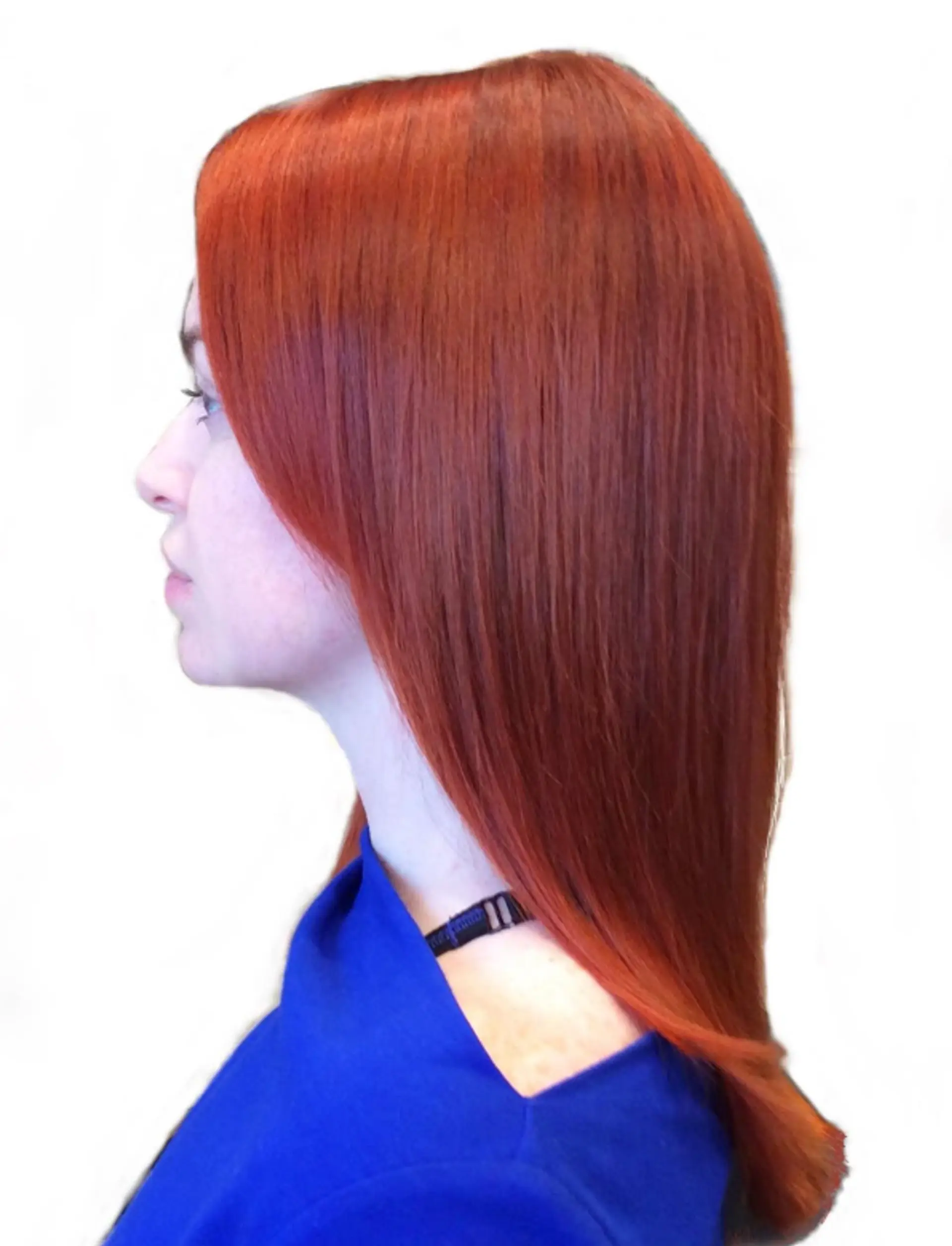 A long, straight hairstyle with a one-length cut. 1