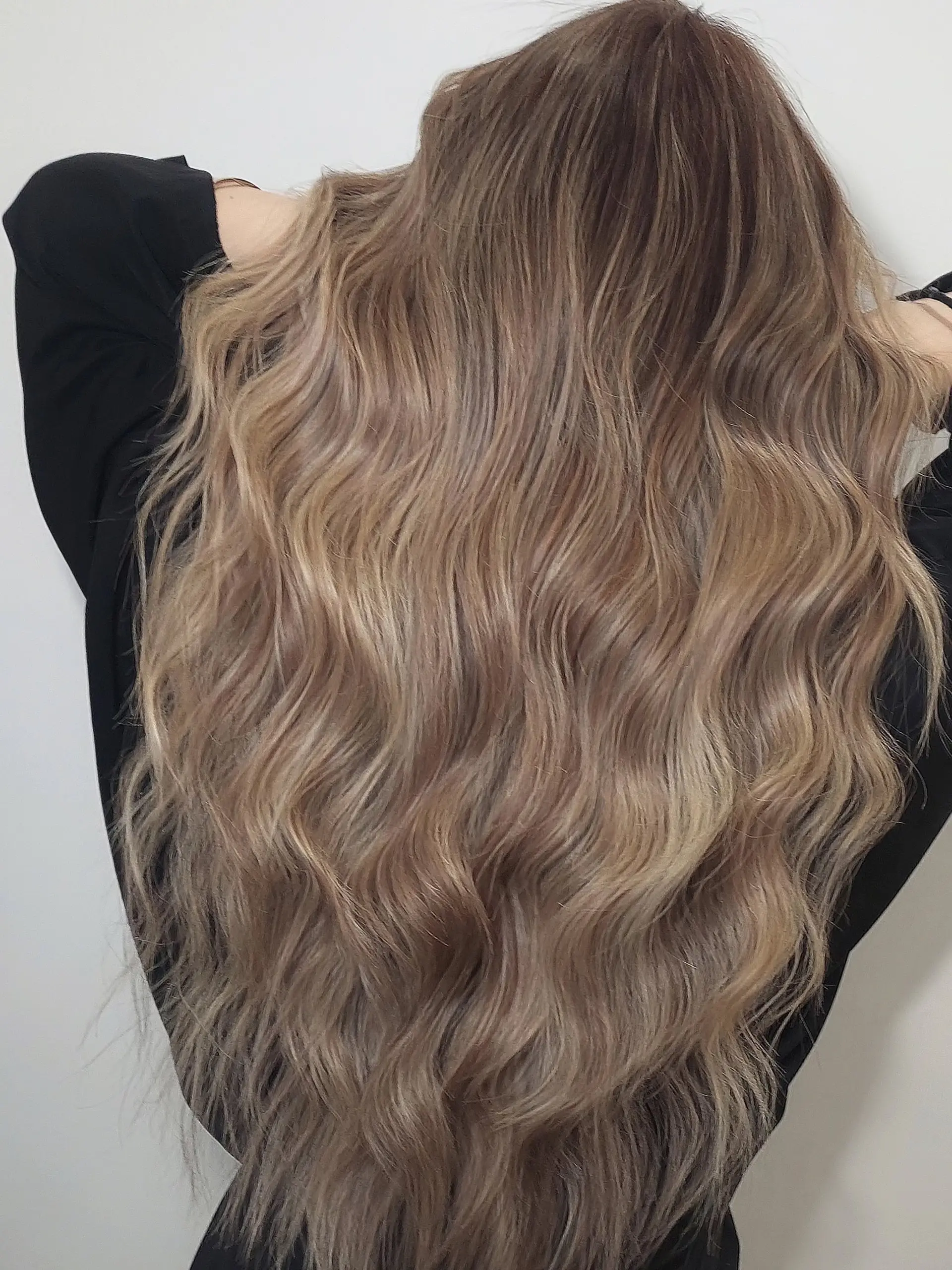 Long, wavy hair with a dimensional beige brown foilayage color blend. 1