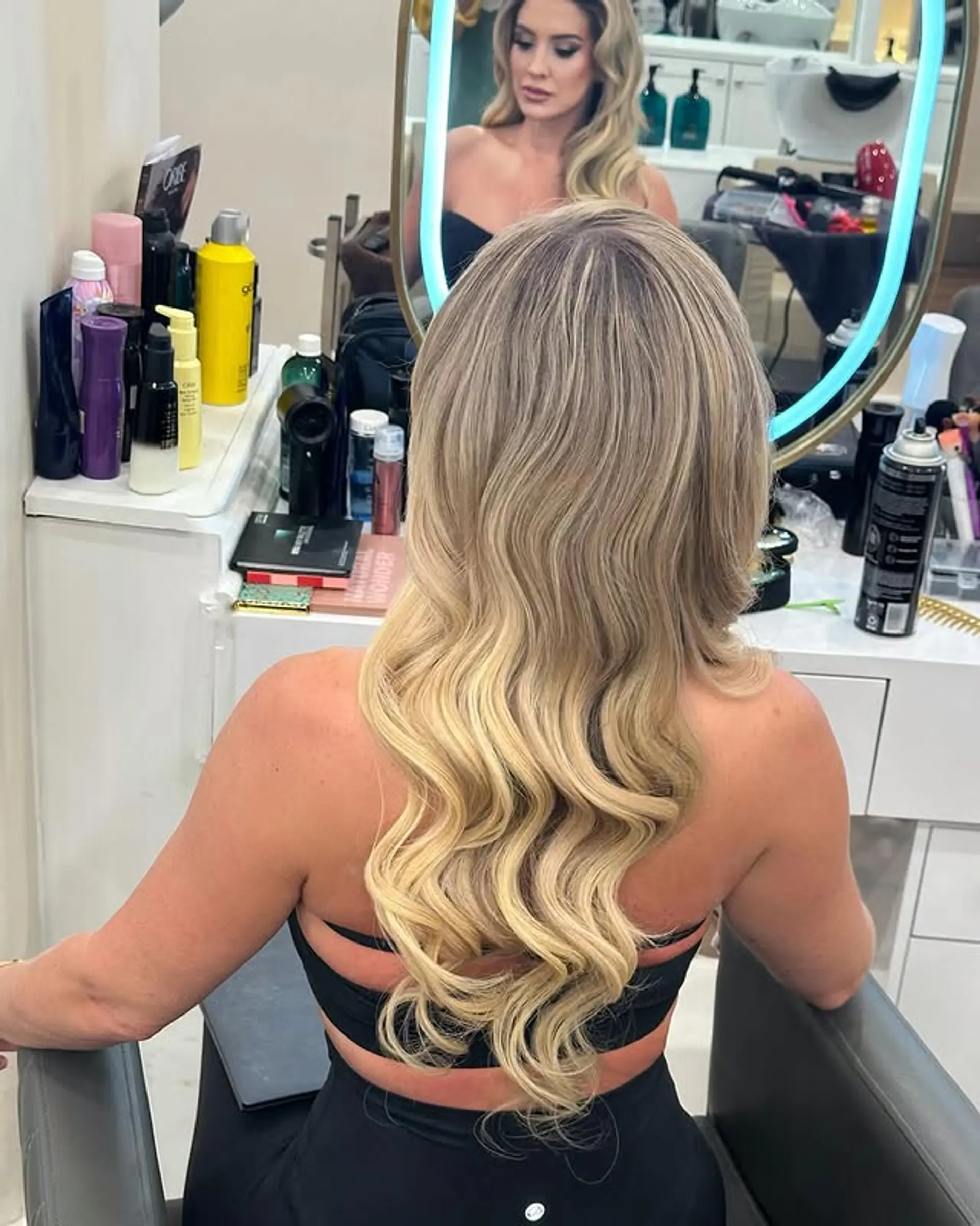 A long and wavy hairstyle with beautiful layers and an ombre effect, featuring blonde tones. 1