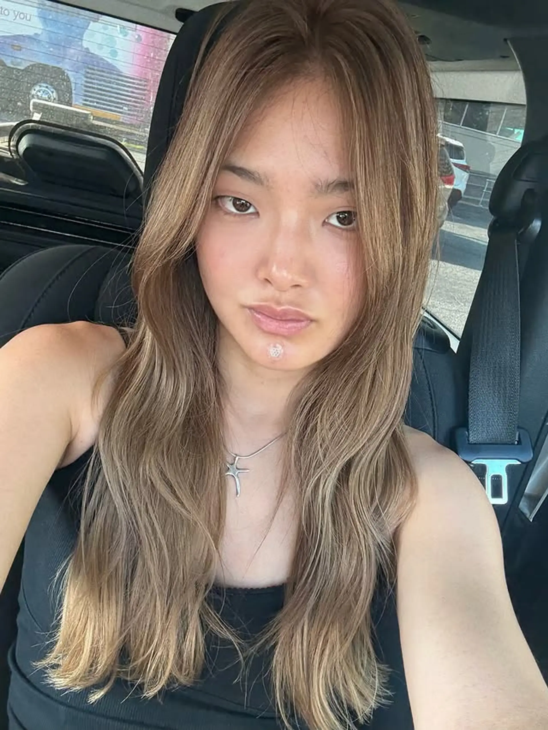 Long, straight hair with curtain bangs and bronde balayage highlights. 1