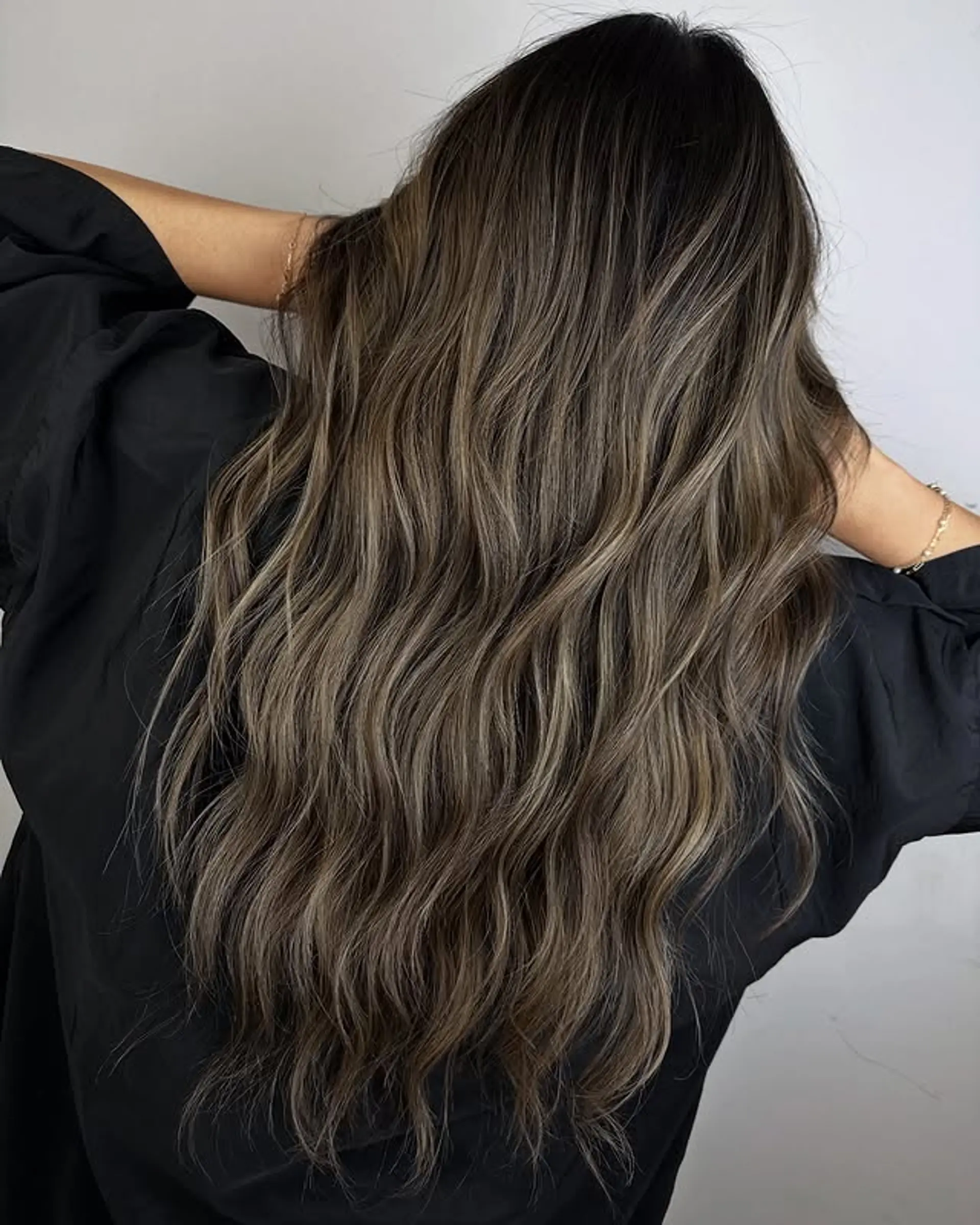 Long, wavy hair with a bronde balayage. 1