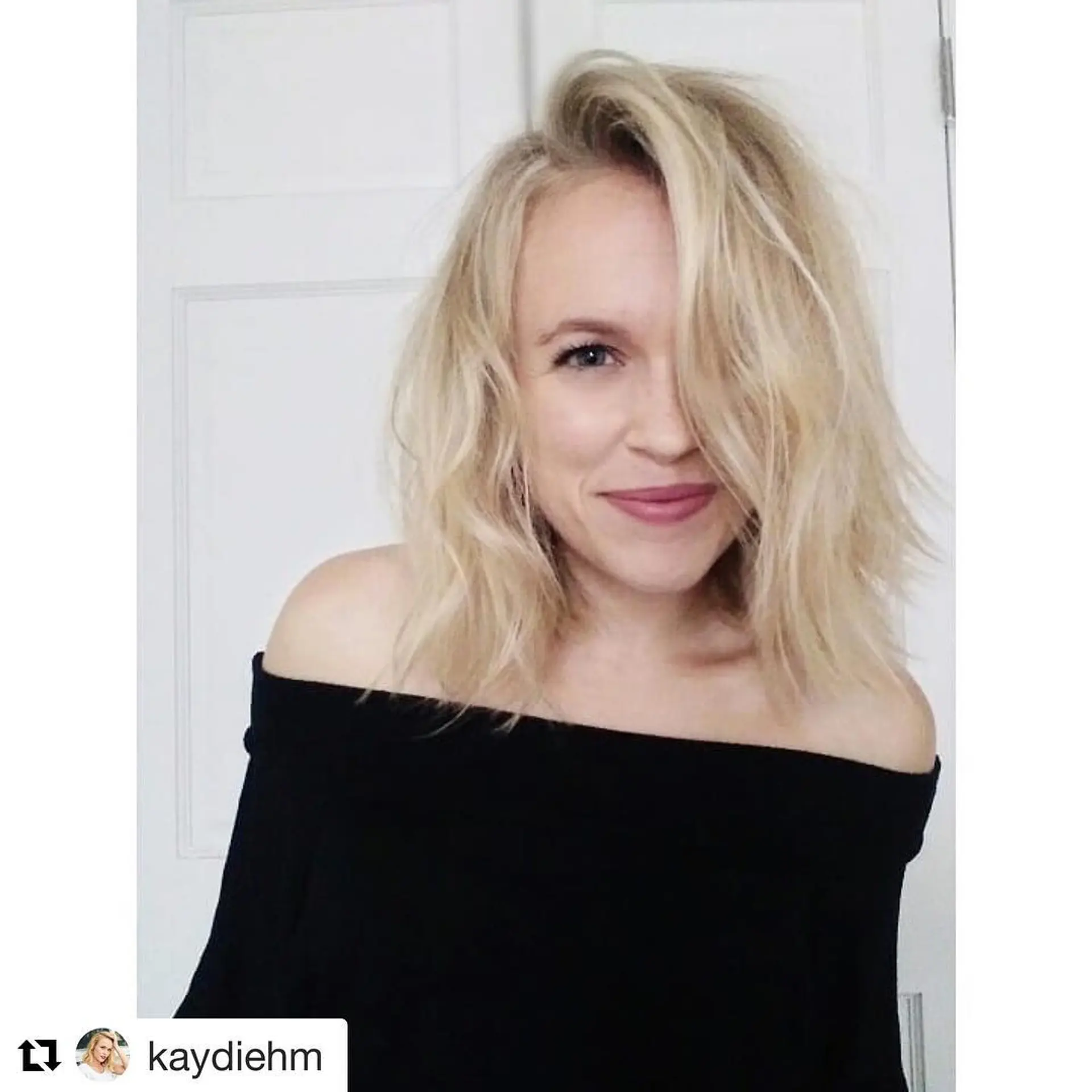 A shoulder-length textured blonde lob featuring loose, tousled waves and a voluminous deep side part. 1