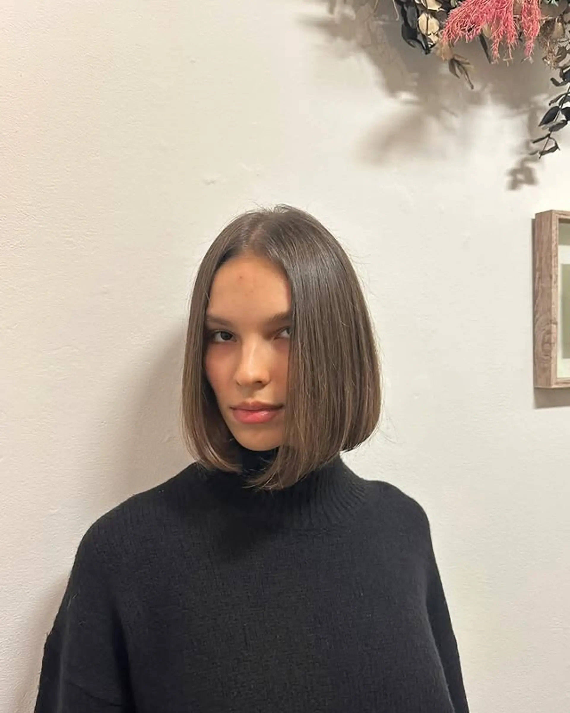 A sleek, straight blunt bob. 1