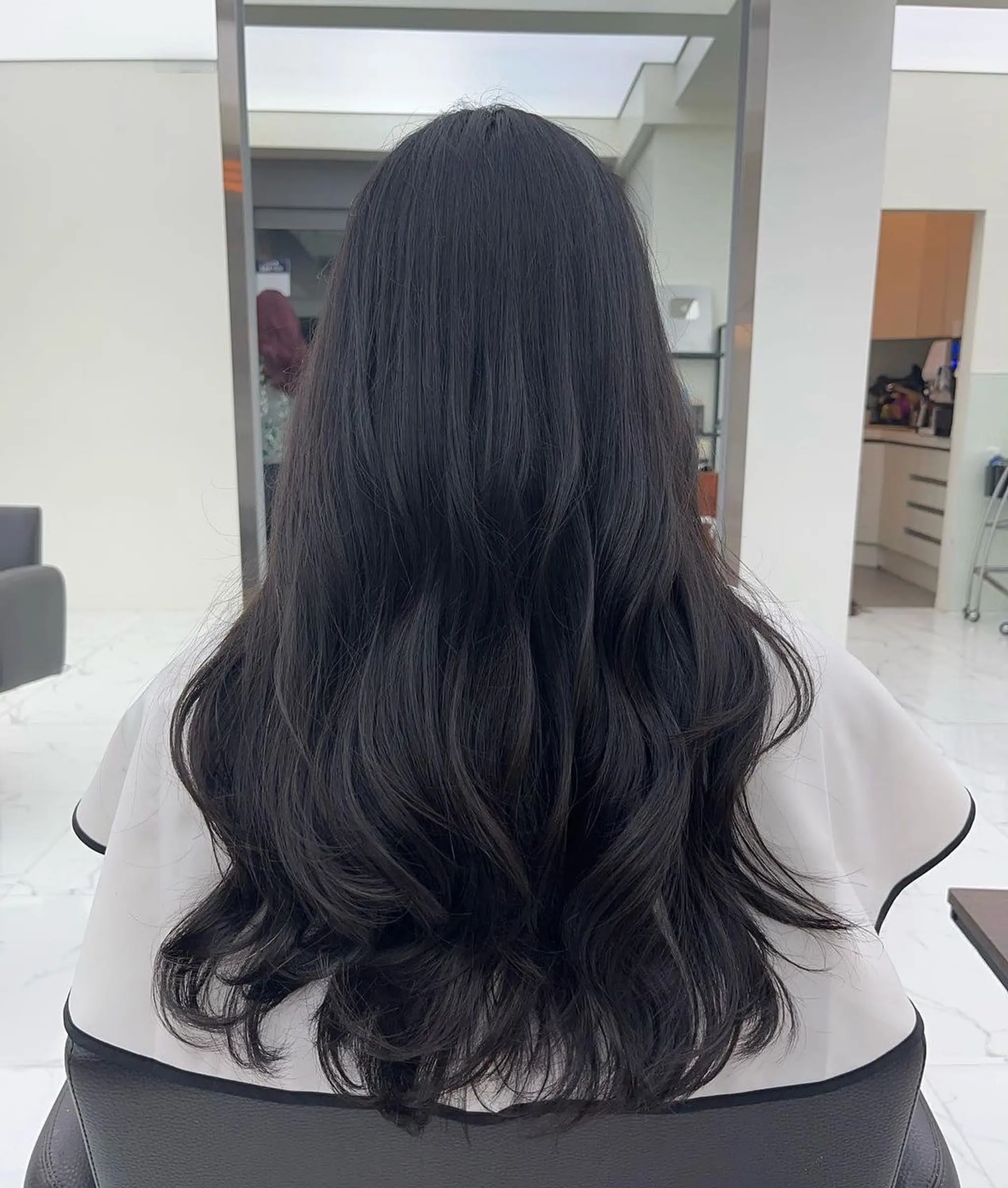 A beautiful long hairstyle featuring soft, effortless Korean-inspired waves. This style provides volume and movement, perfect for everyday elegance.