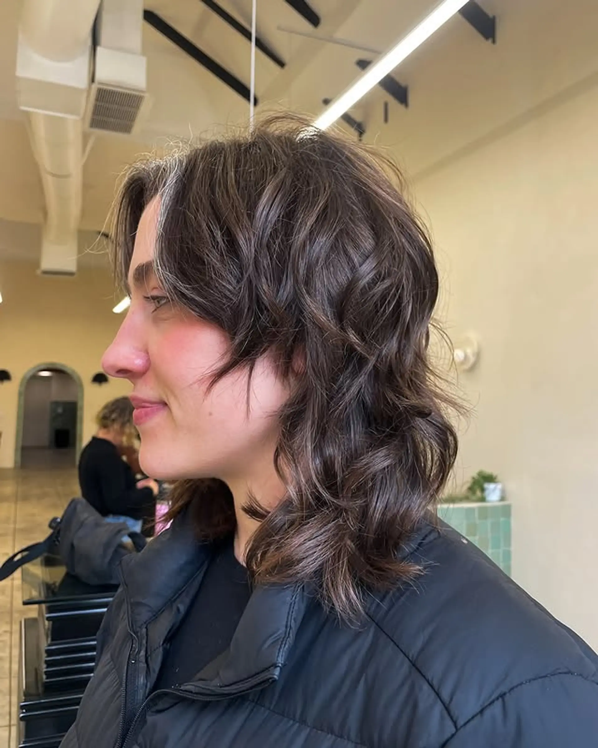 A contemporary take on the classic mullet, featuring a shaggy texture and face-framing money piece highlights for a bold and trendy look. 1