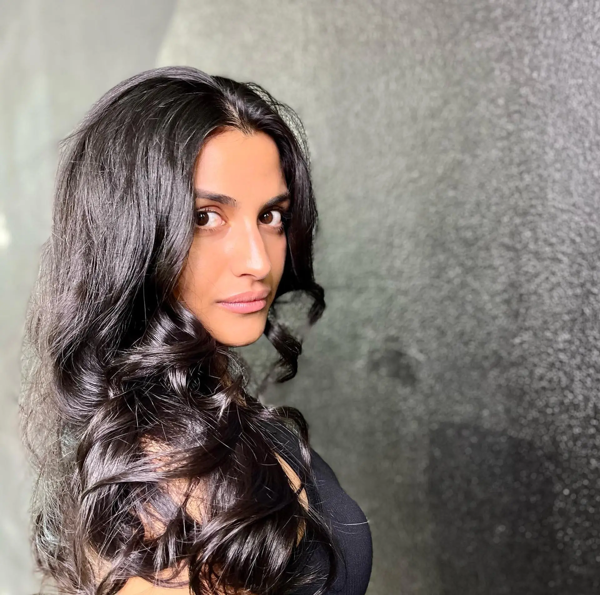 Long, glamorous waves styled for a classic Hollywood look. 1