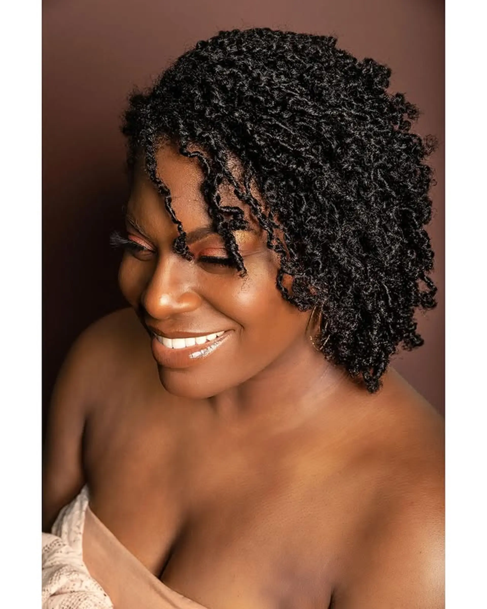 This style features defined coils with a textured finish. 1