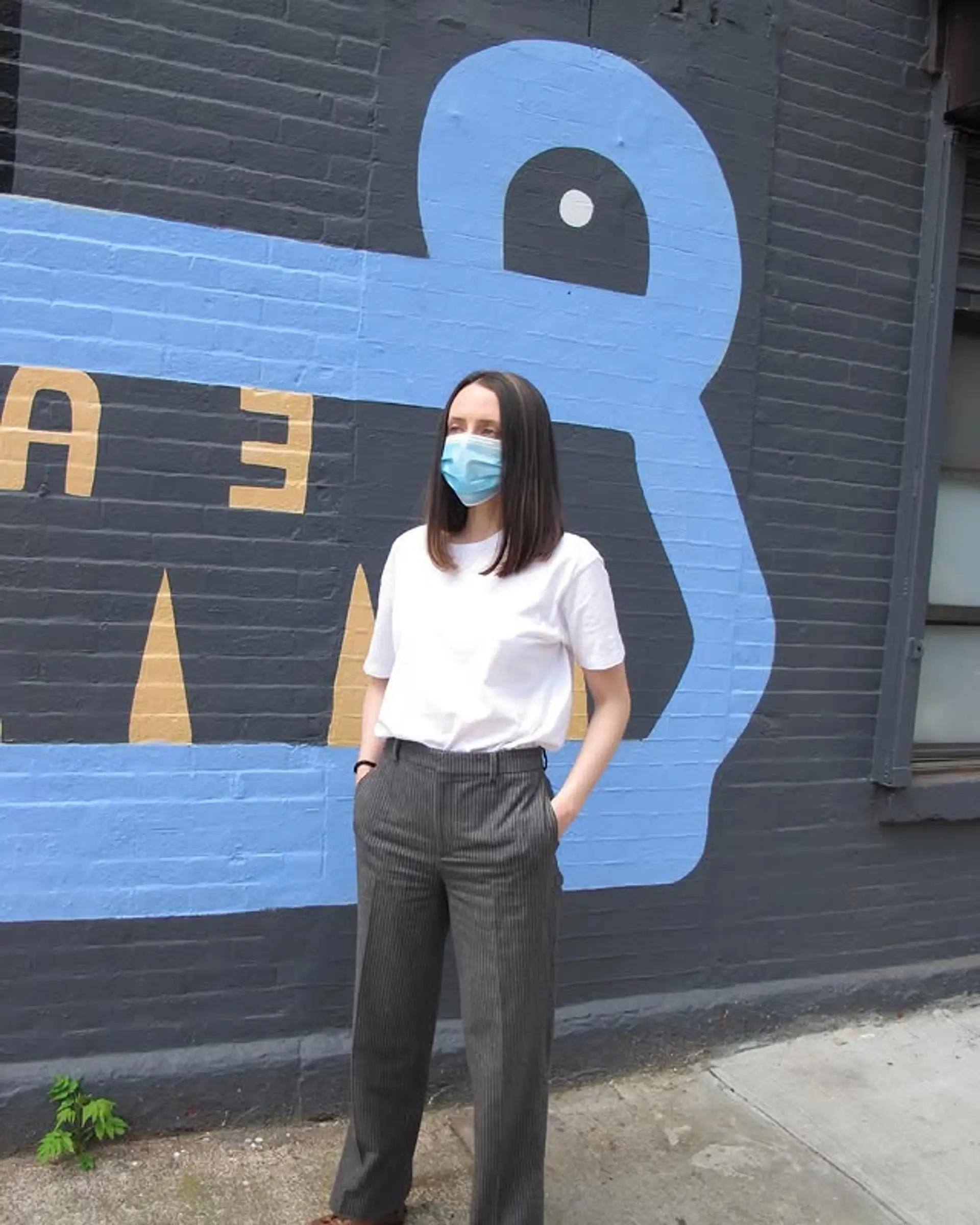 A sleek, straight brunette bob with a blunt cut. 1