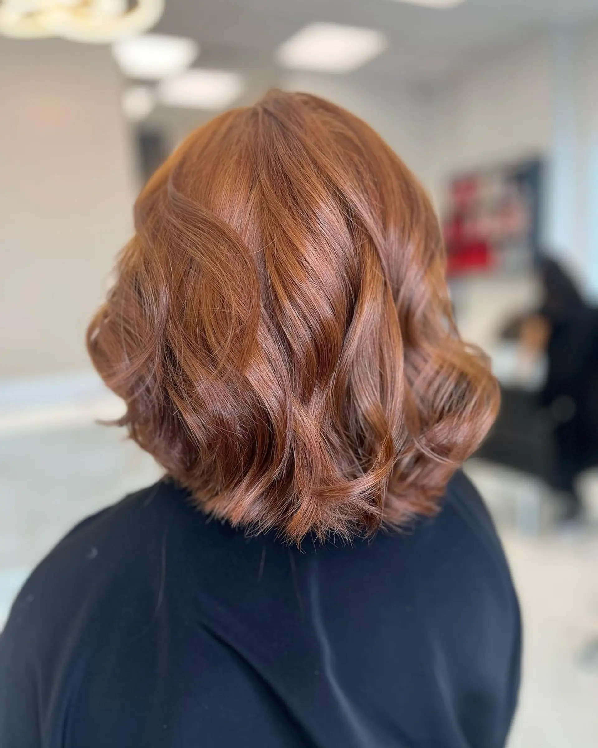 A short bob cut with copper-toned waves and soft curls, enriched with chestnut and amber hues. Layered to add volume and finished with a glossy shine.

Time for a change😍😍 @colorby_laura 1